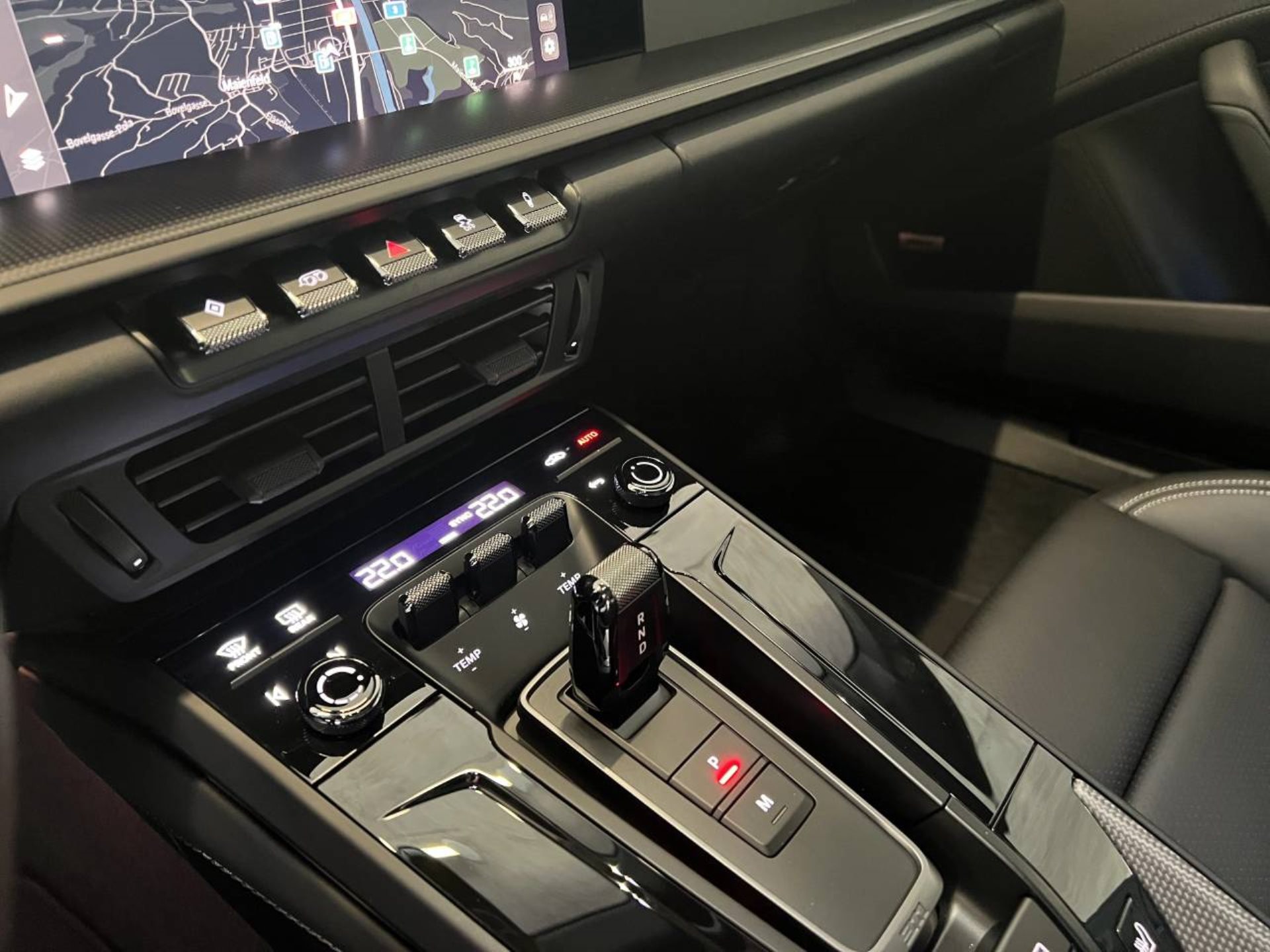 PORSCHE 911 Carrera-image-16