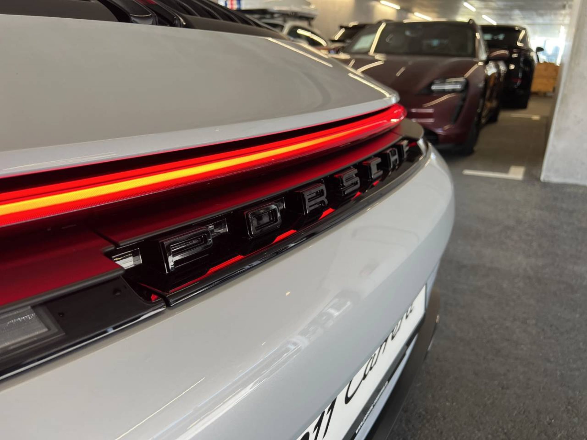 PORSCHE 911 Carrera-image-8