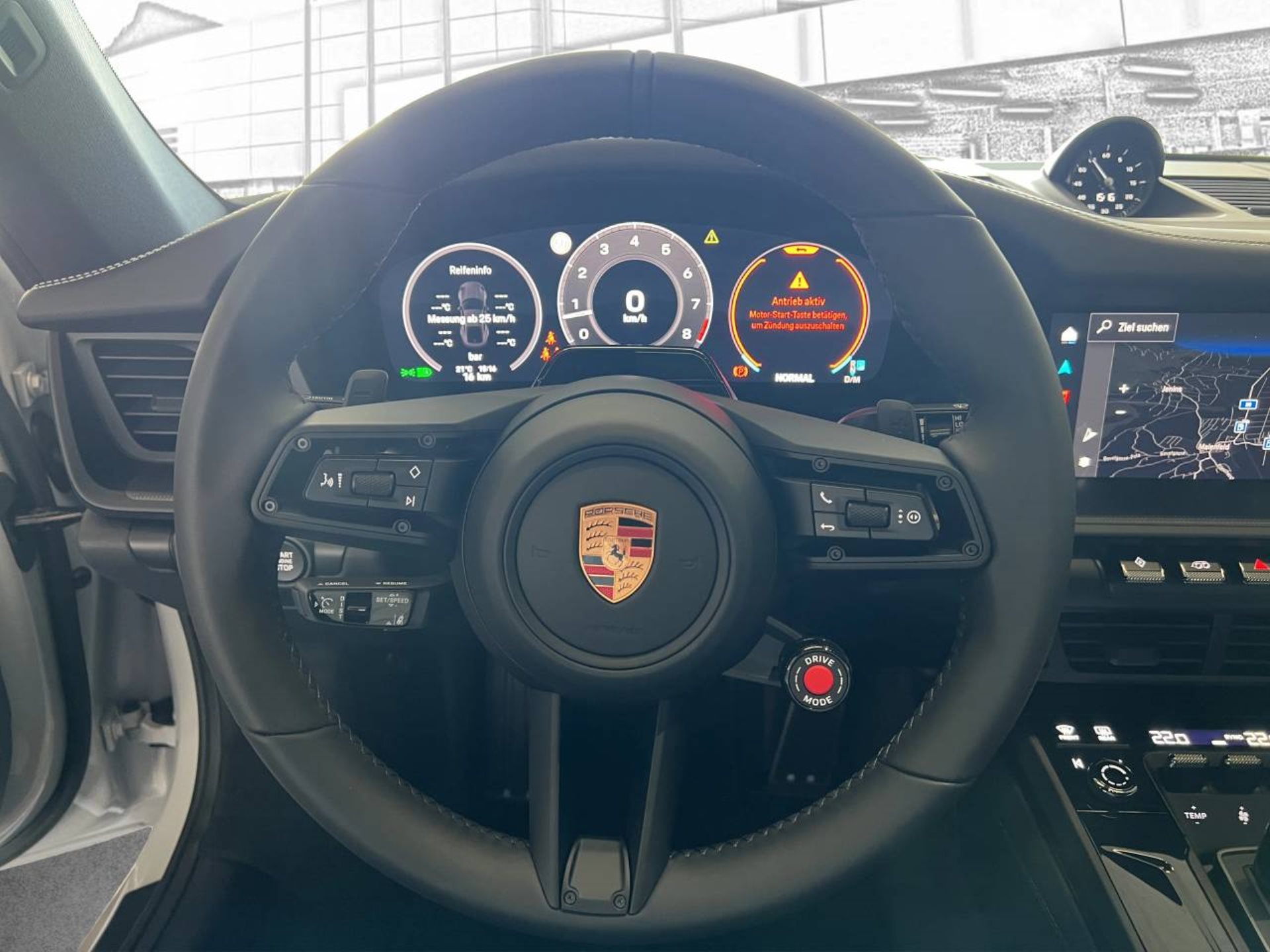 PORSCHE 911 Carrera-image-13