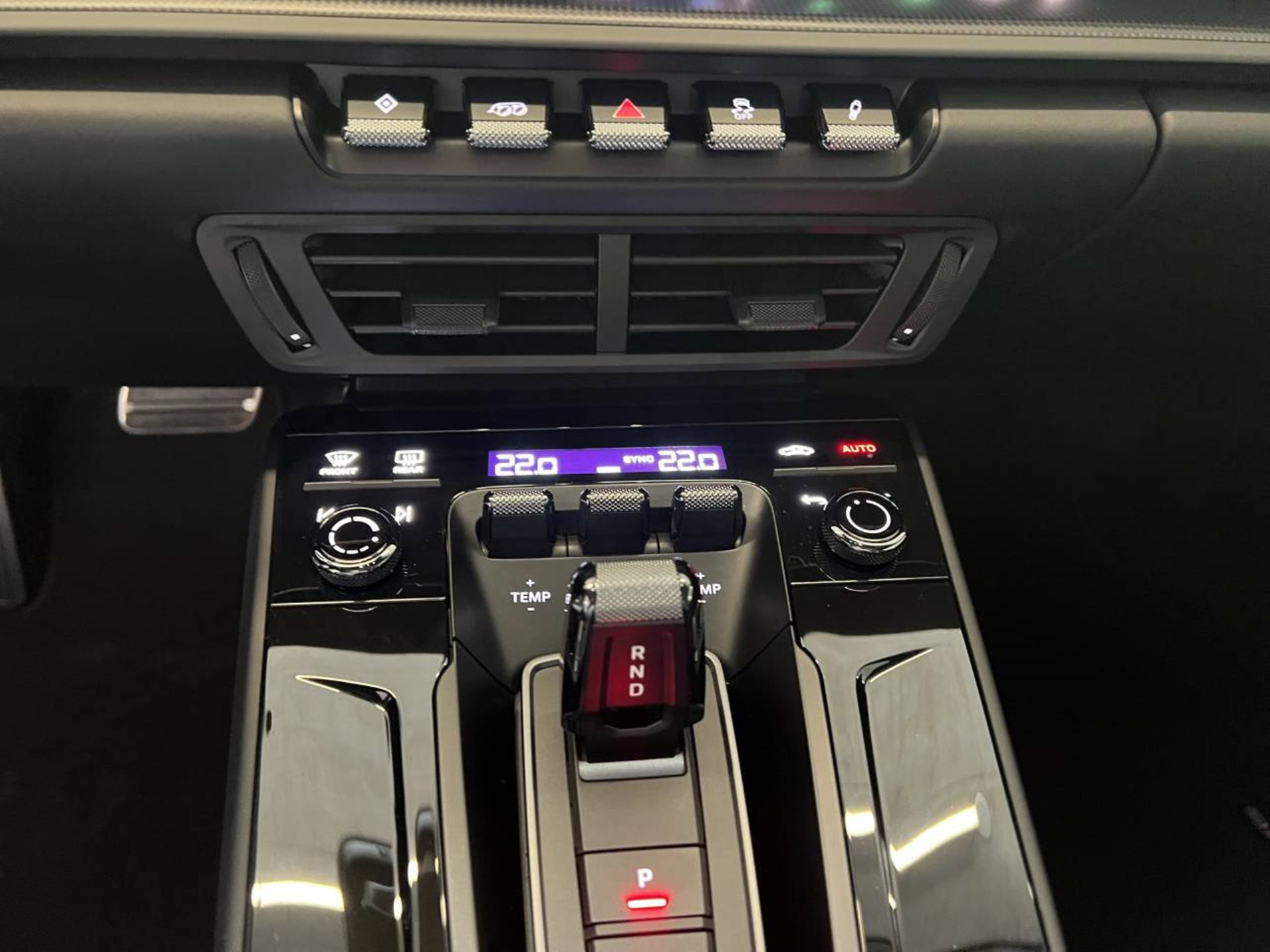 PORSCHE 911 Carrera-image-18