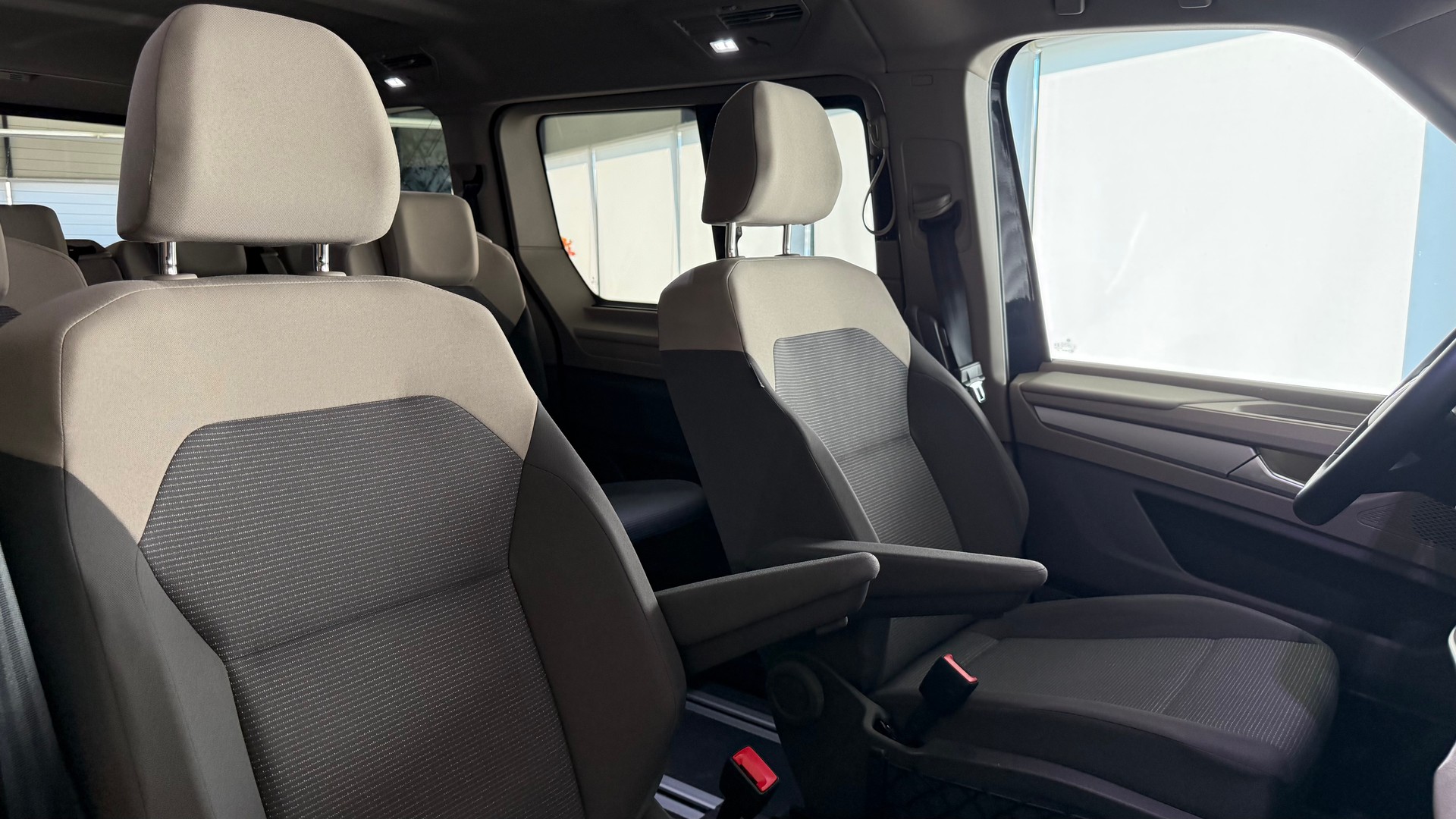 VW Multivan kurz 2.0 TDI DSG-image-1