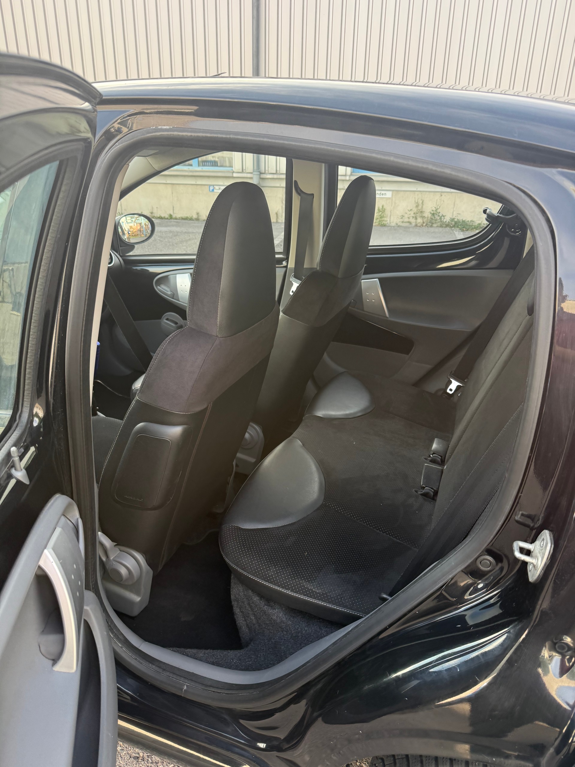 PEUGEOT 107 1.0 Trendy-image-9