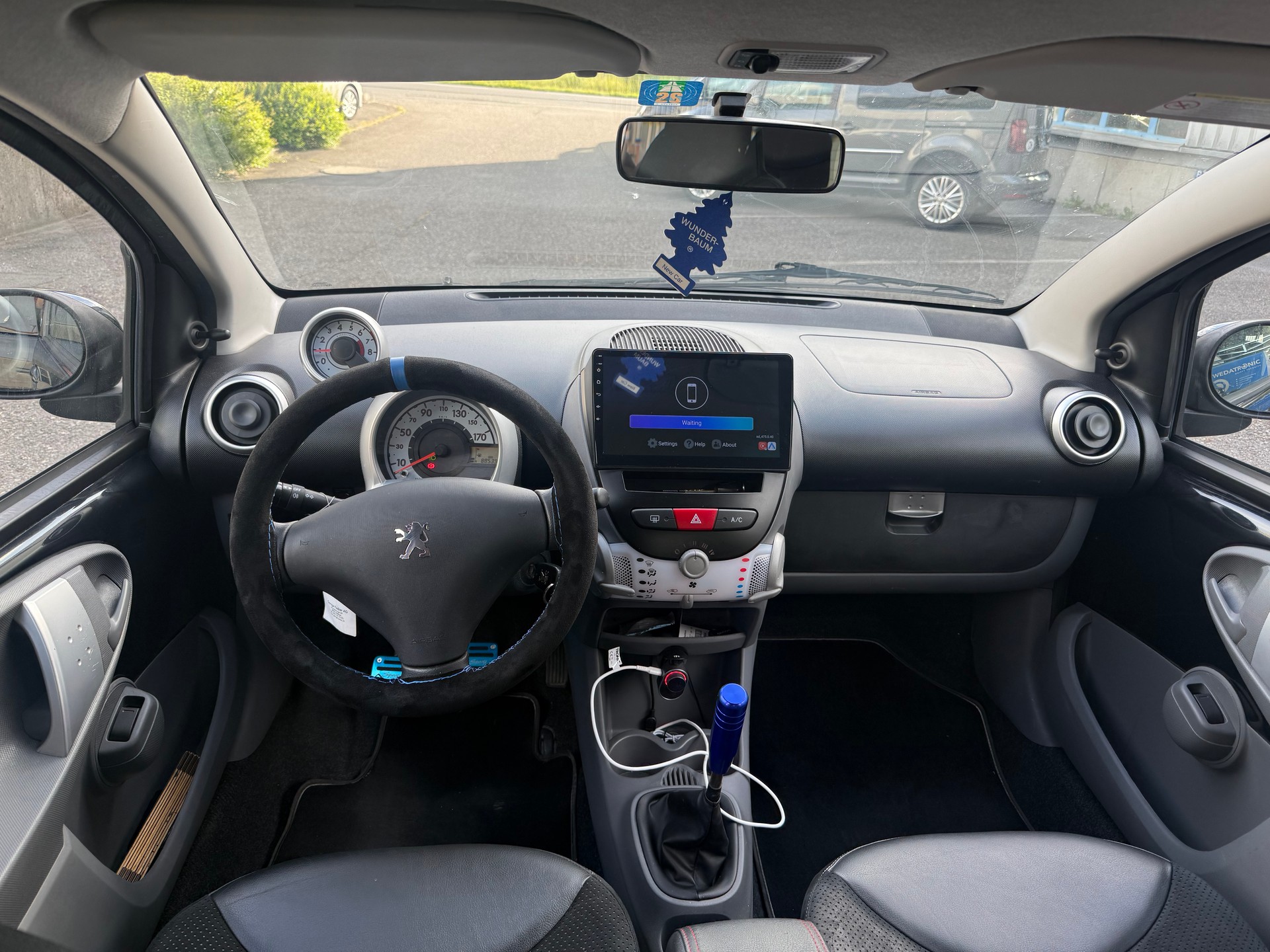 PEUGEOT 107 1.0 Trendy-image-6