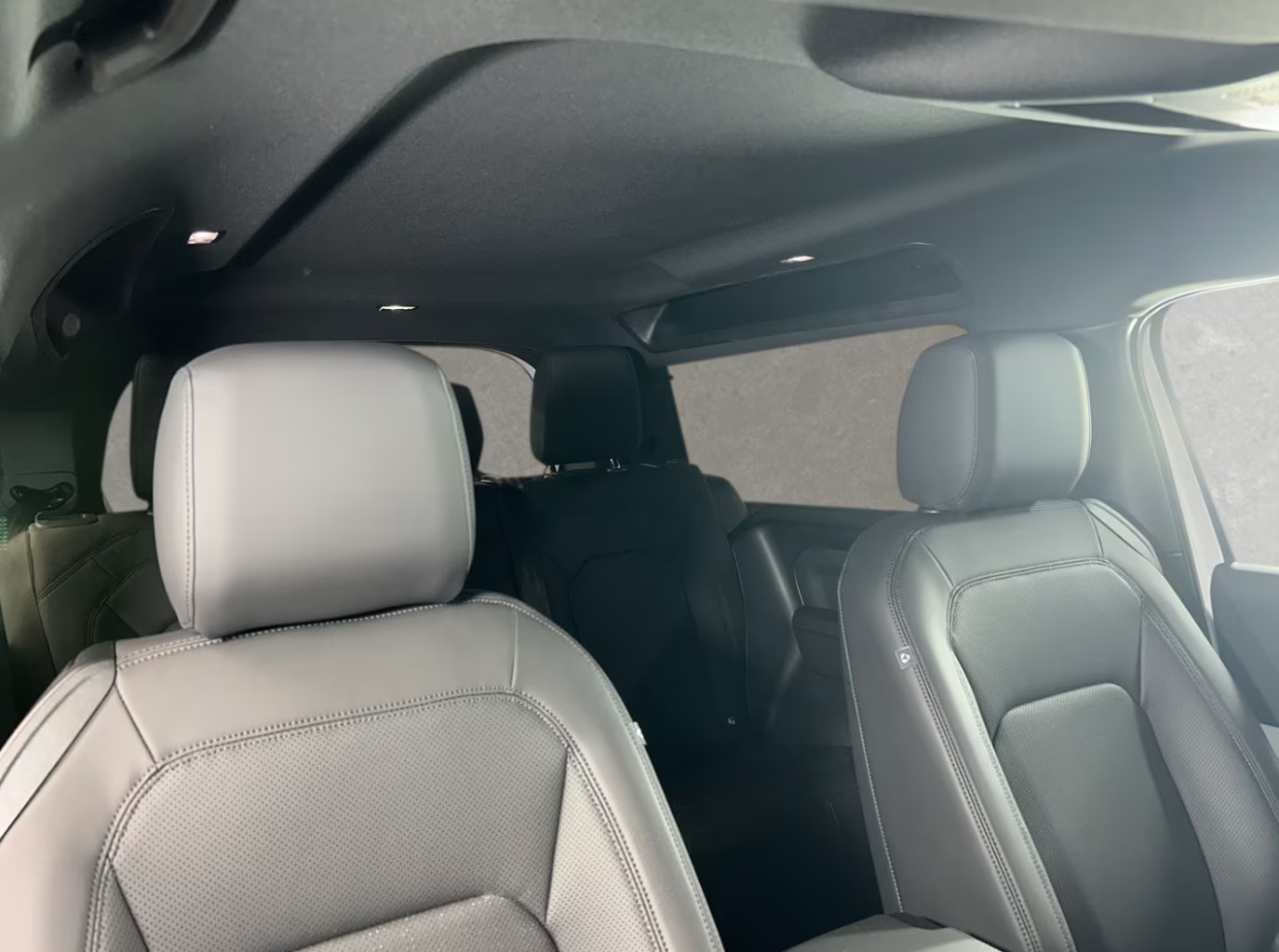 LAND ROVER Defender 90 3.0D I6 250 X-Dynamic SE AT8-image-12