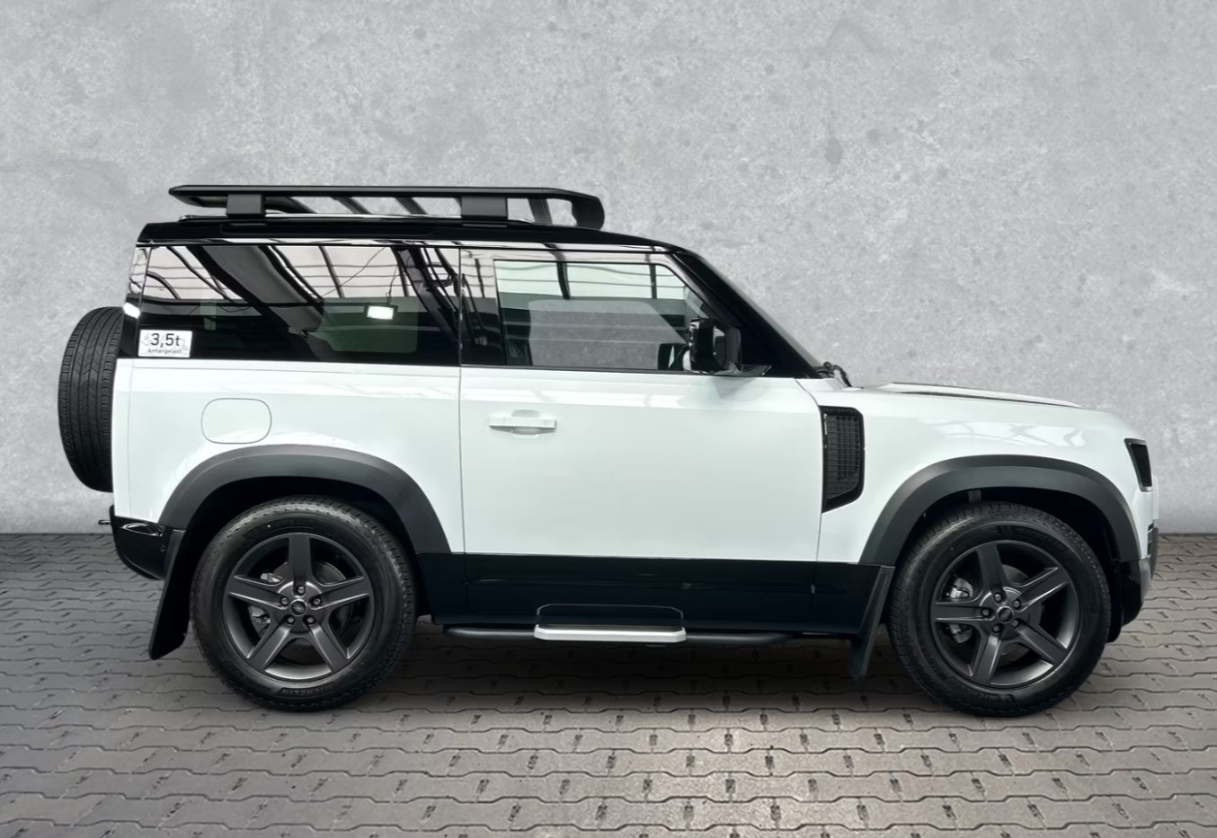 LAND ROVER Defender 90 3.0D I6 250 X-Dynamic SE AT8-image-2