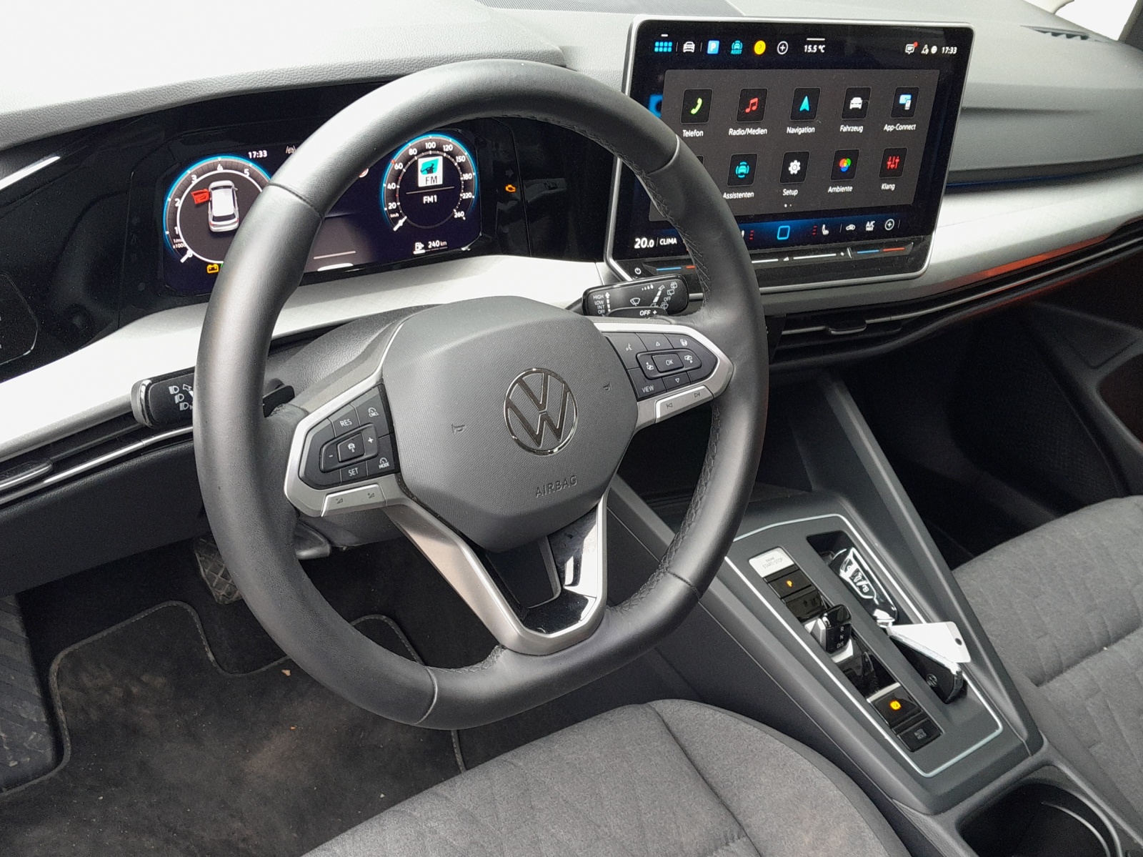 VW Golf 1.5 e TSI mHEV Life DSG-image-7