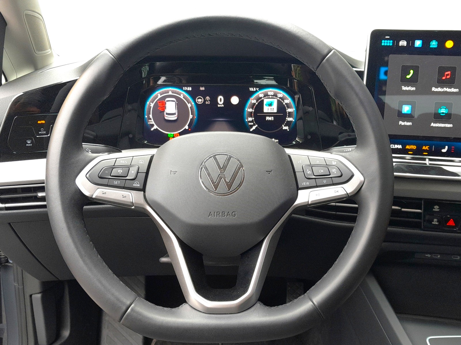 VW Golf 1.5 e TSI mHEV Life DSG-image-9