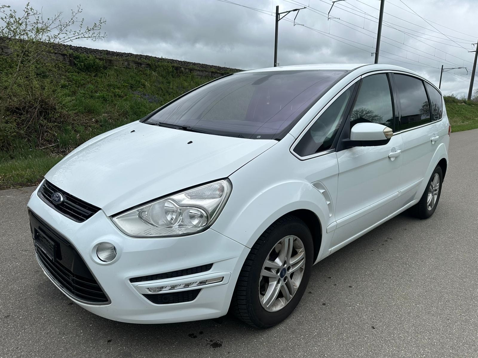 FORD S-Max 2.0 TDCi KNIE-Edition PowerShift-image-2