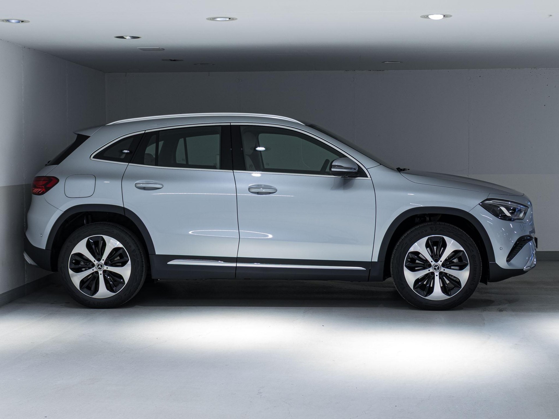 MERCEDES-BENZ GLA 250 e "EQ Star"-image-1