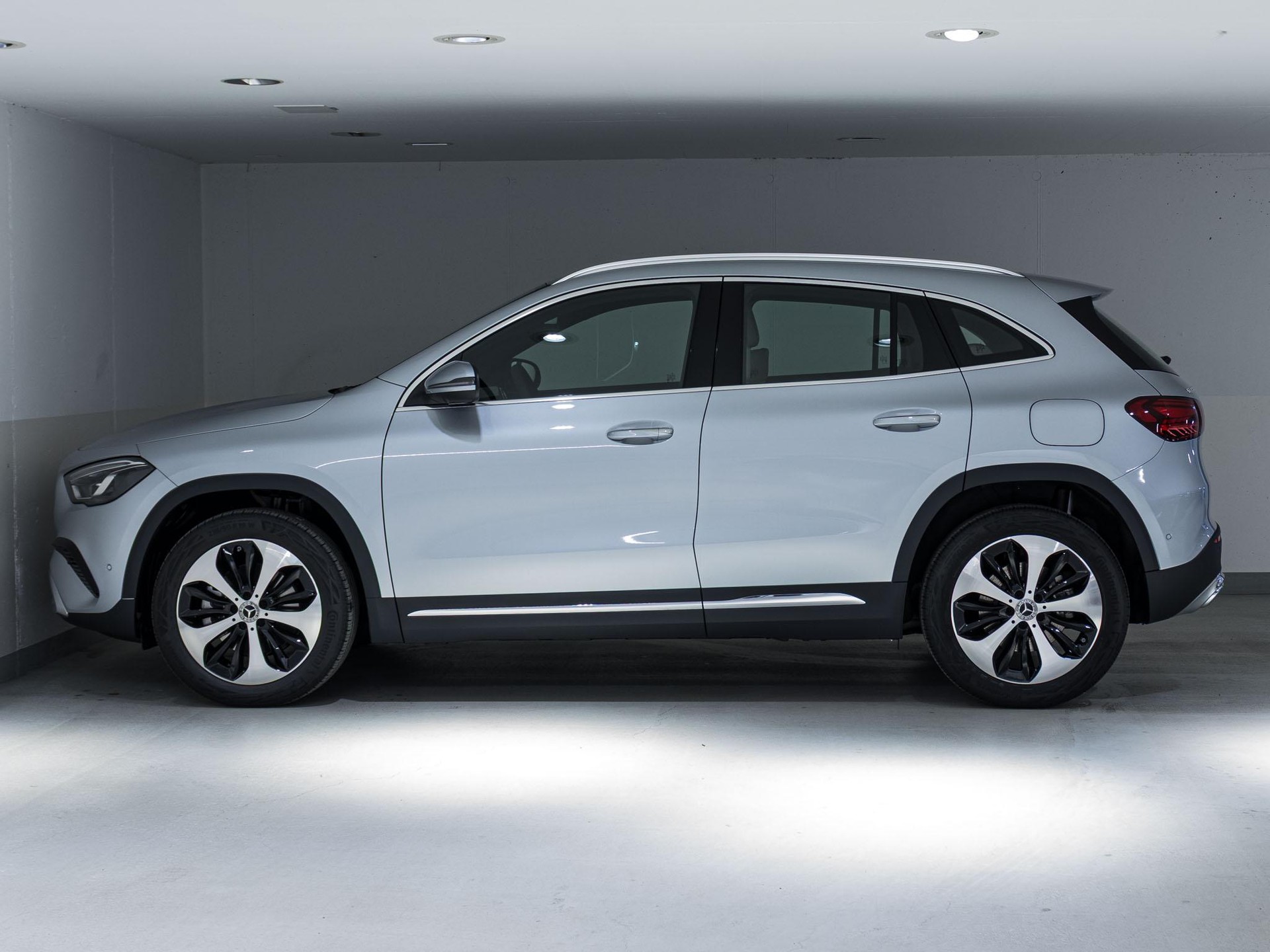 MERCEDES-BENZ GLA 250 e "EQ Star"-image-4
