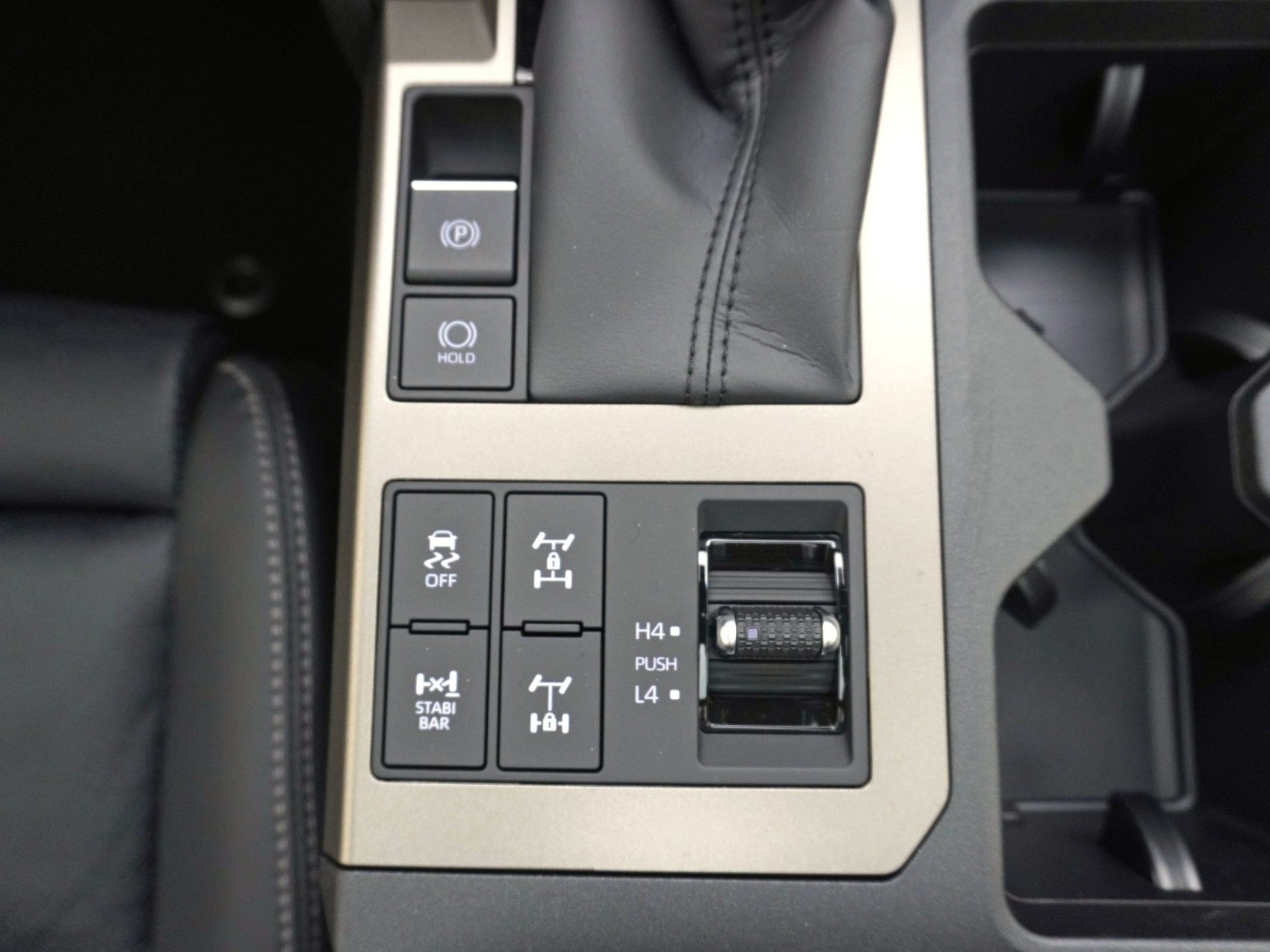 TOYOTA Land Cruiser 2.8 D 48V Invincible-image-16