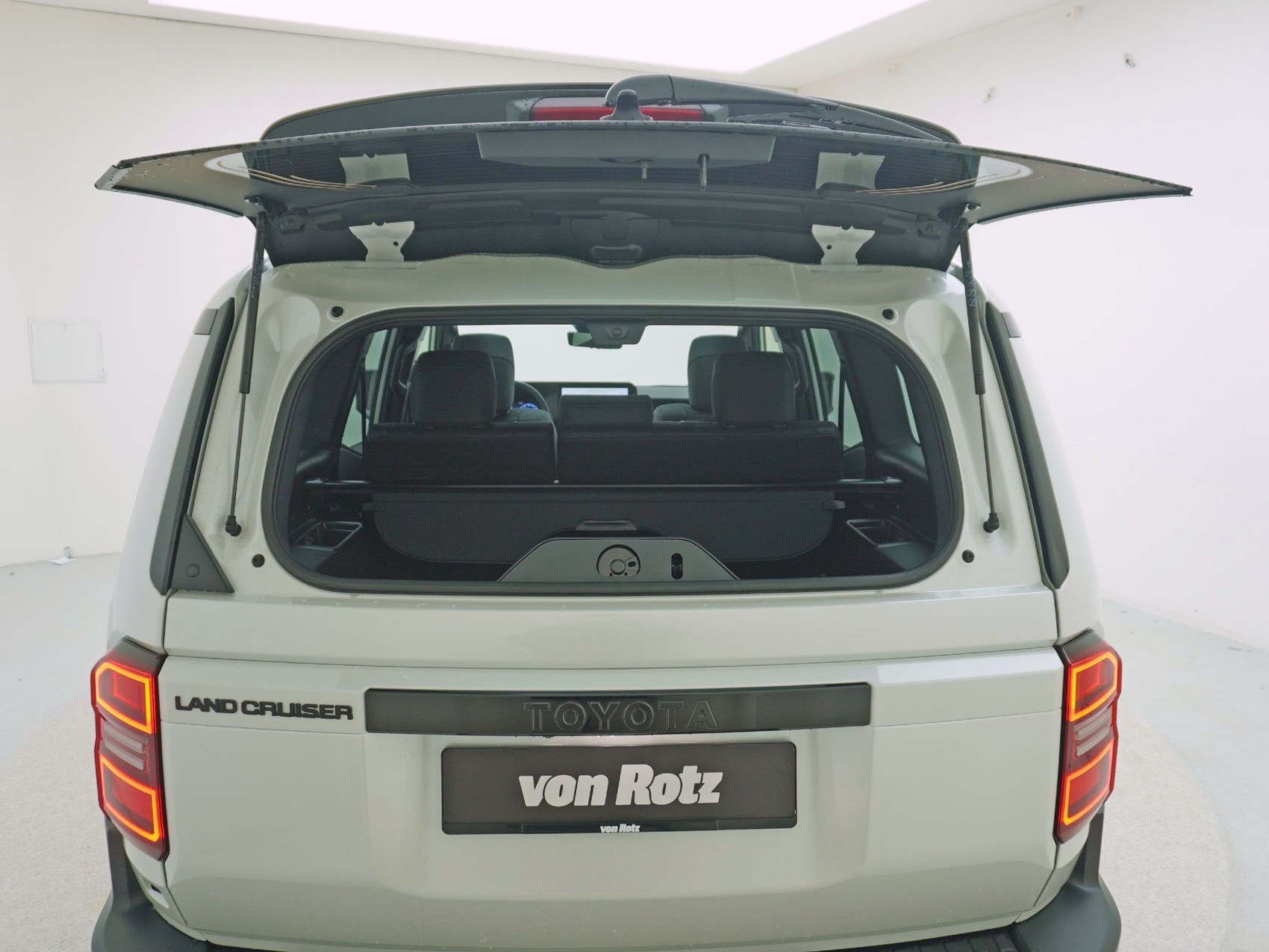 TOYOTA Land Cruiser 2.8 D 48V Invincible-image-27