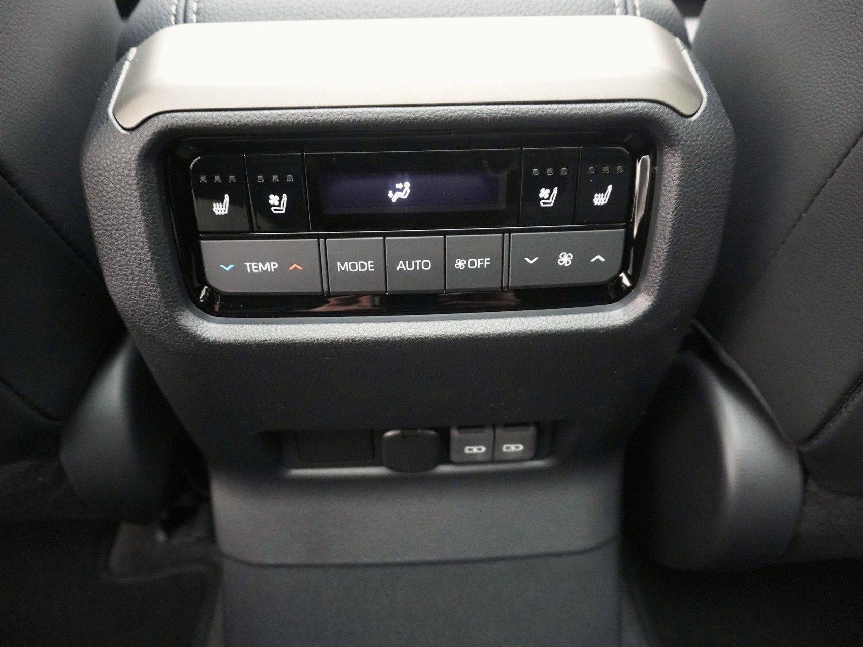 TOYOTA Land Cruiser 2.8 D 48V Invincible-image-18