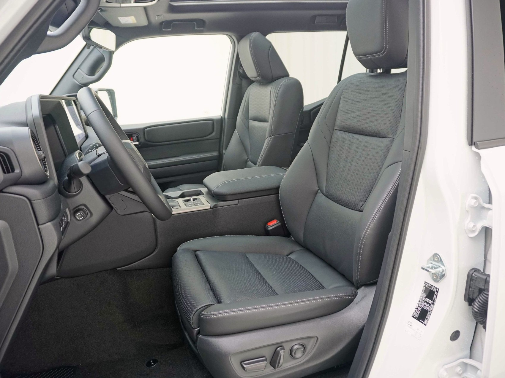 TOYOTA Land Cruiser 2.8 D 48V Invincible-image-6
