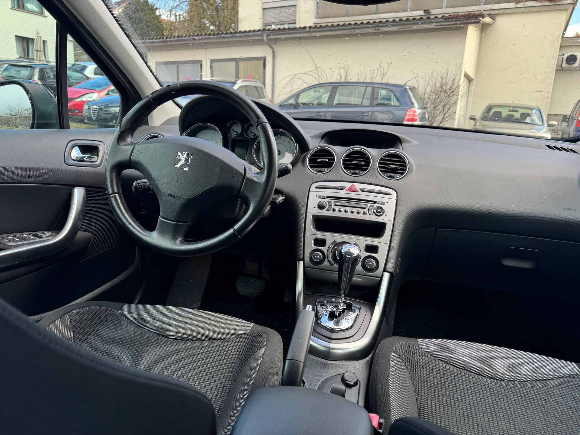 PEUGEOT 308 1.6 16V T Sport Pack Automatic-image-6