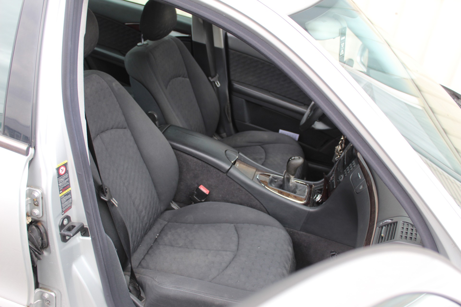 MERCEDES-BENZ E 220 CDI Classic-image-14