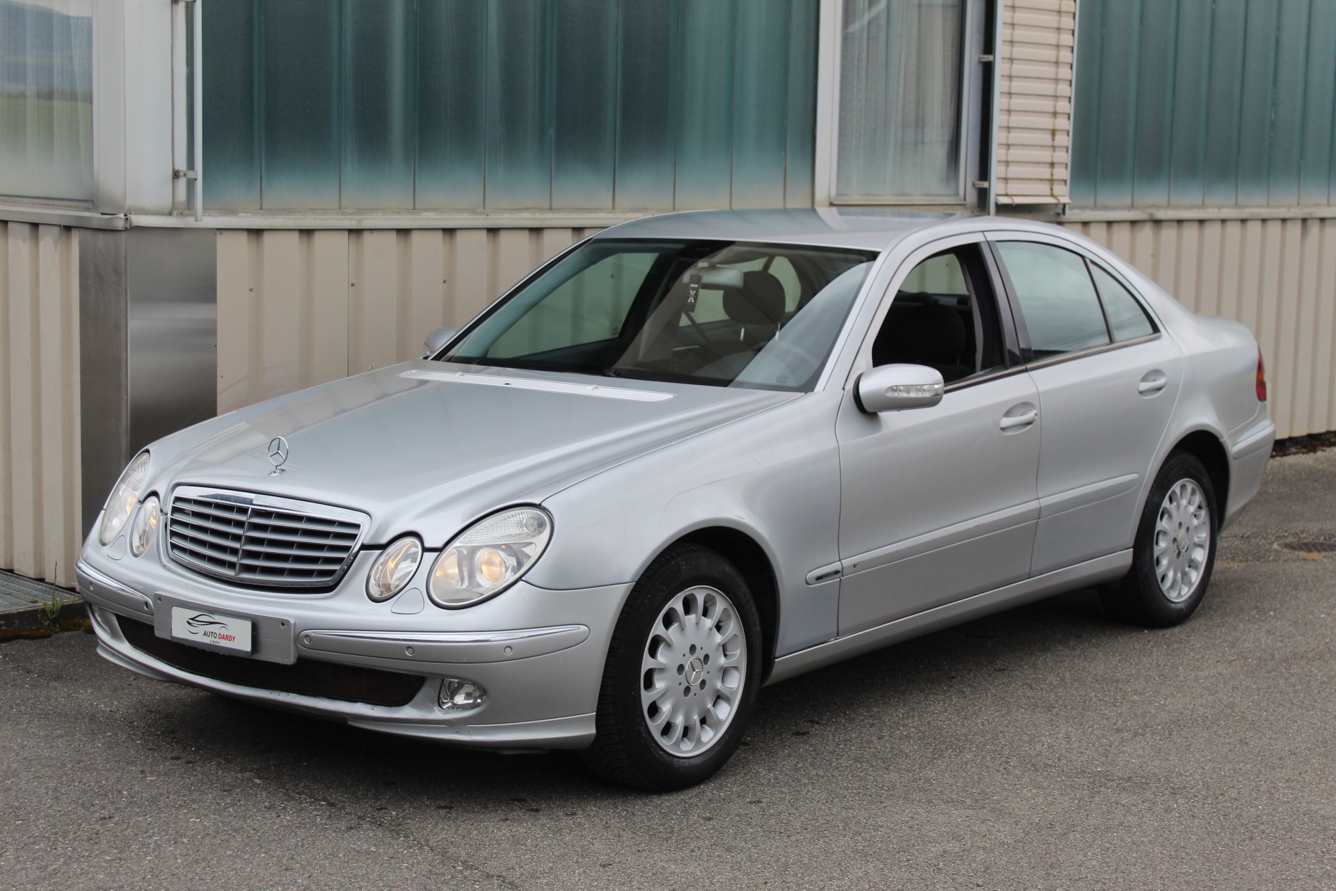 MERCEDES-BENZ E 220 CDI Classic-image-6
