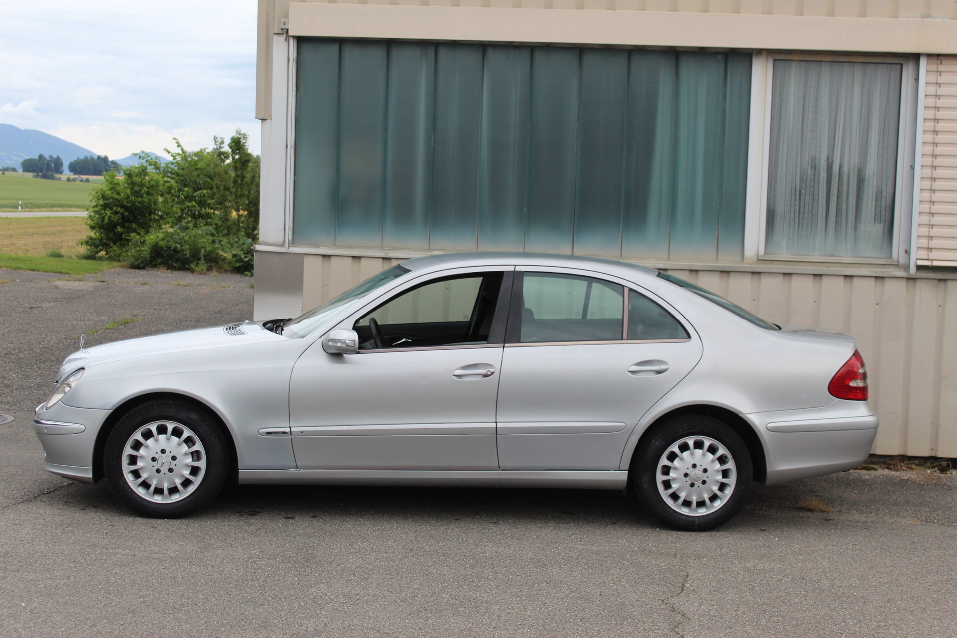 MERCEDES-BENZ E 220 CDI Classic-image-5