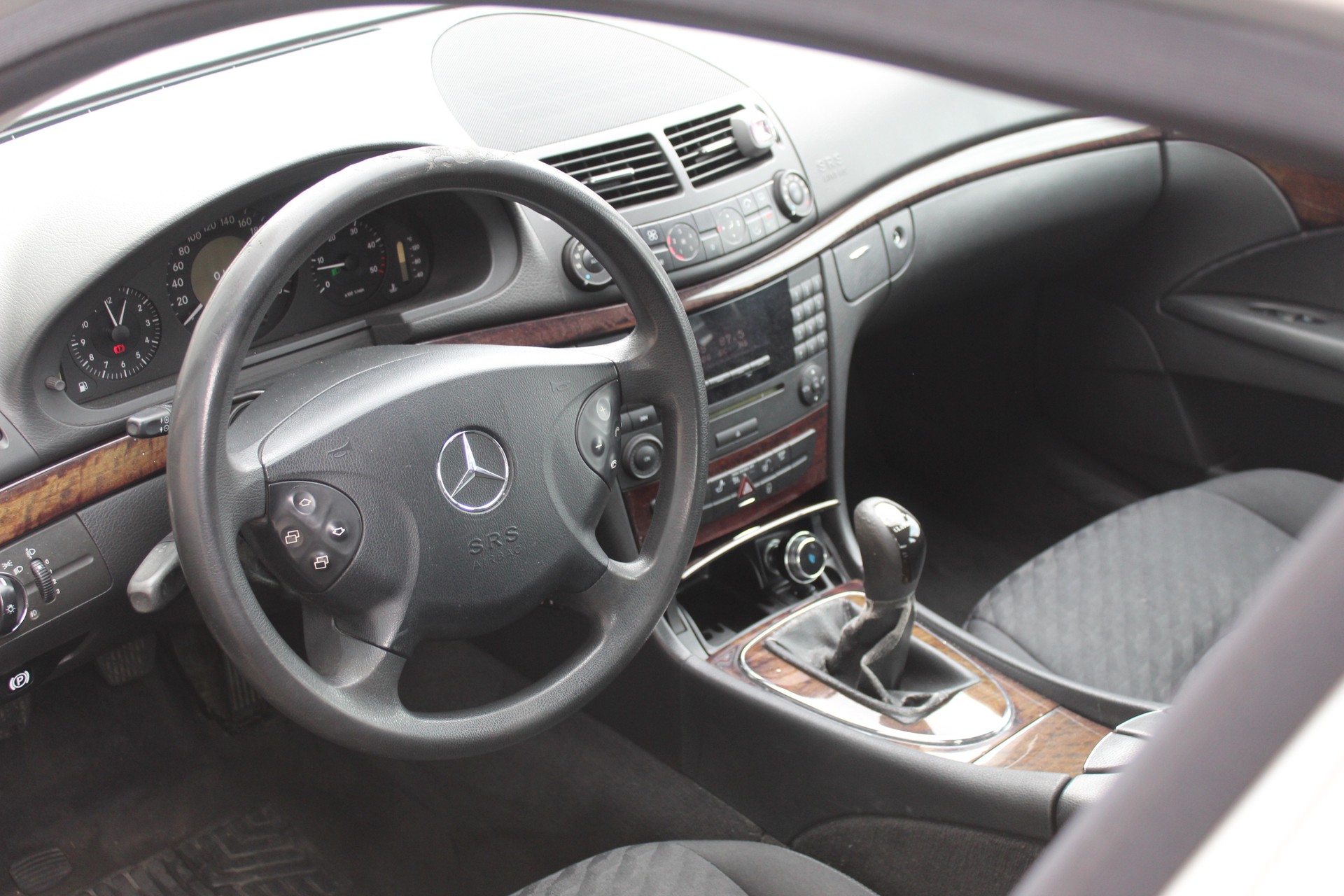 MERCEDES-BENZ E 220 CDI Classic-image-10