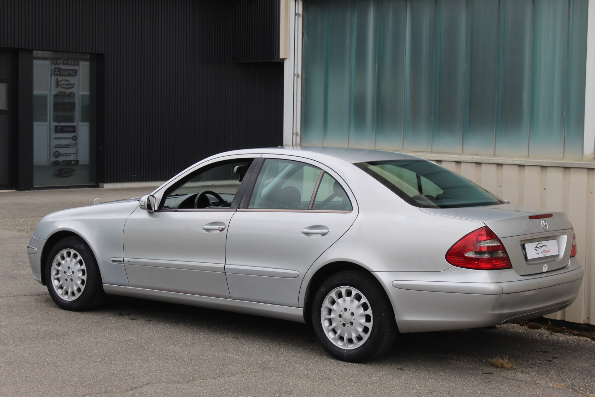 MERCEDES-BENZ E 220 CDI Classic-image-4