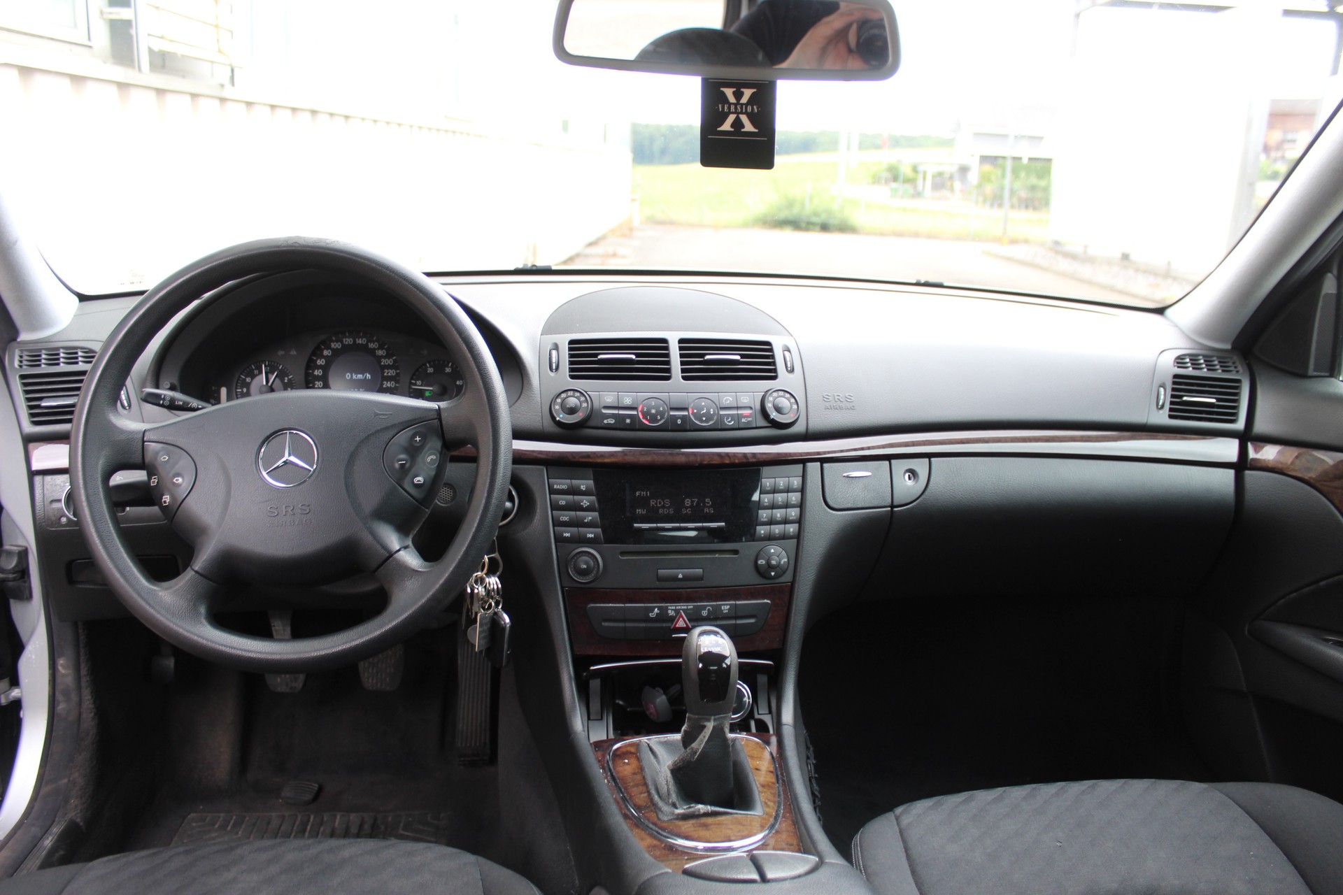 MERCEDES-BENZ E 220 CDI Classic-image-11