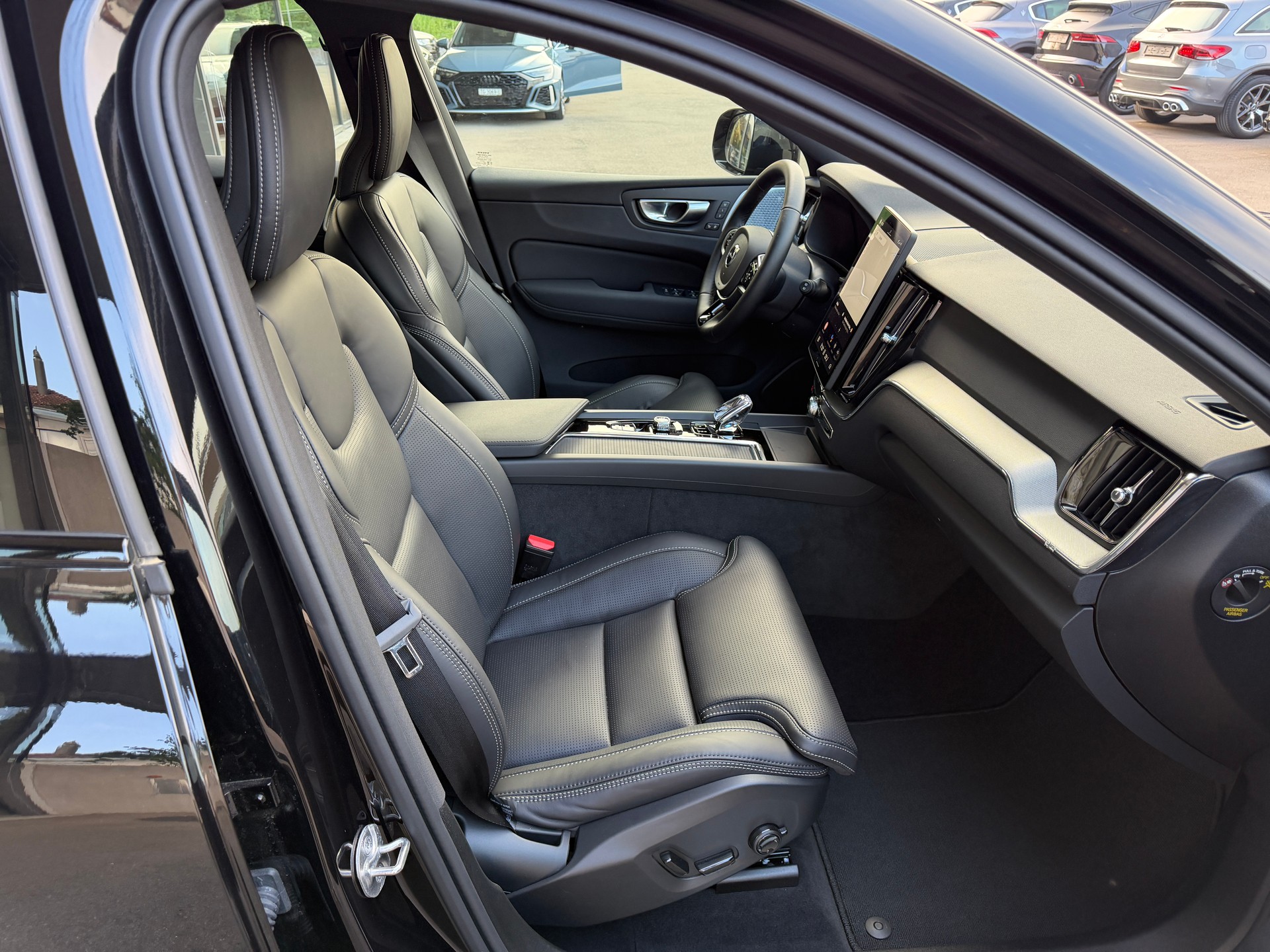 VOLVO XC60 B5 Benzin Mild Hybrid AWD Plus Dark Geartronic-image-20