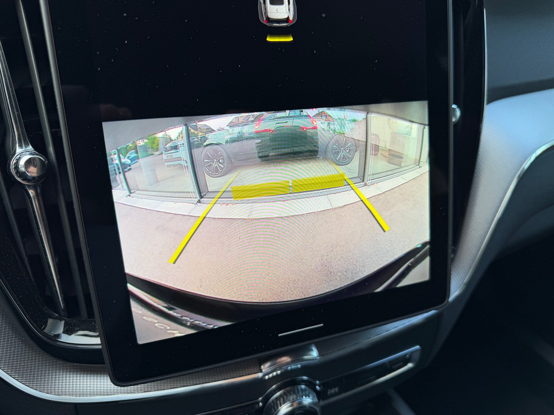 VOLVO XC60 B5 Benzin Mild Hybrid AWD Plus Dark Geartronic-image-13