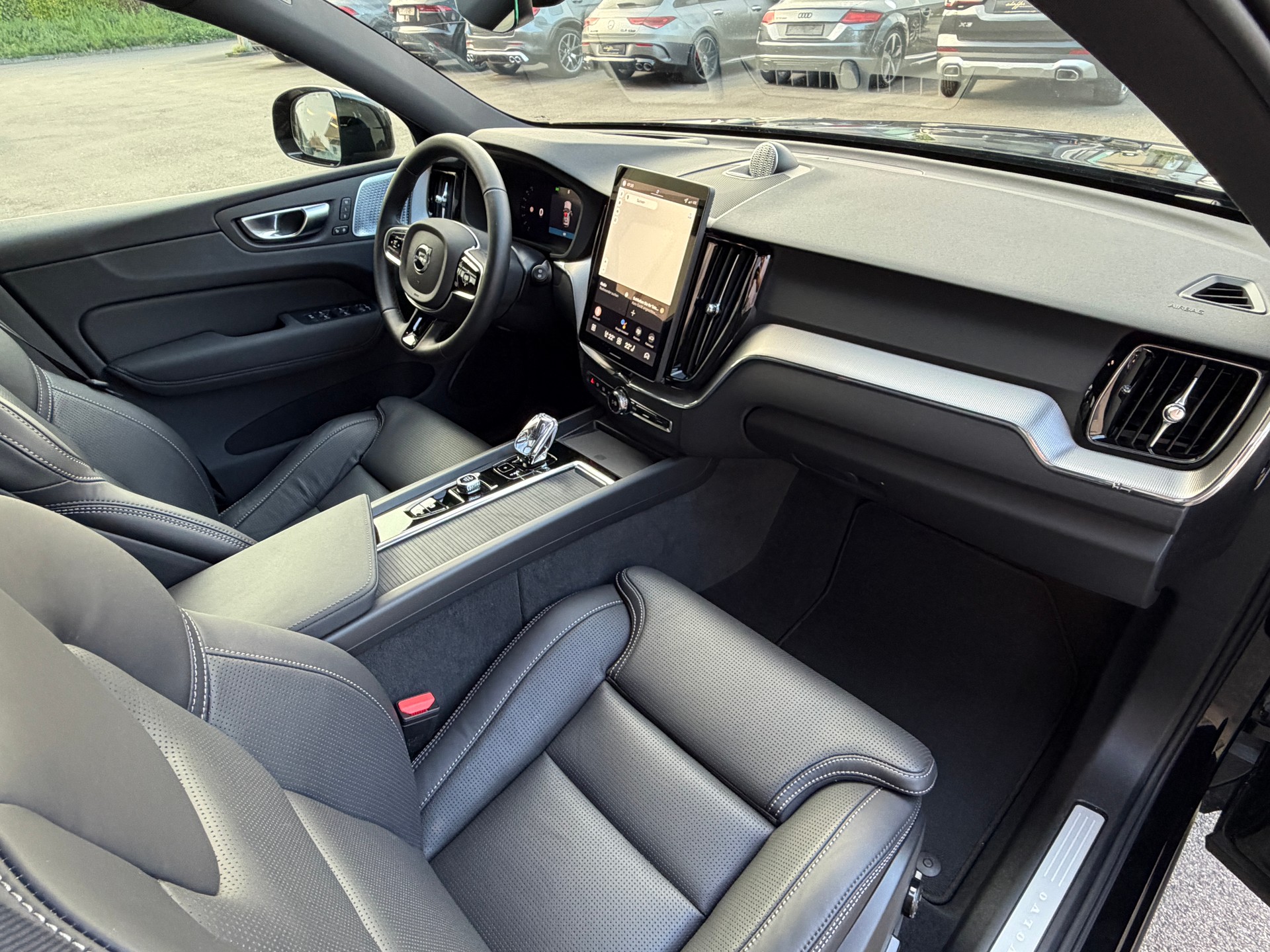 VOLVO XC60 B5 Benzin Mild Hybrid AWD Plus Dark Geartronic-image-21