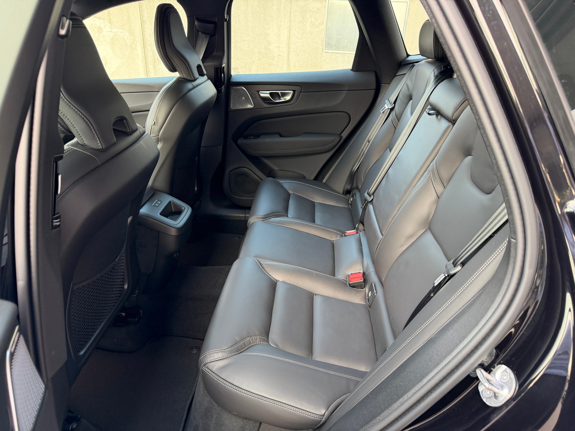 VOLVO XC60 B5 Benzin Mild Hybrid AWD Plus Dark Geartronic-image-12