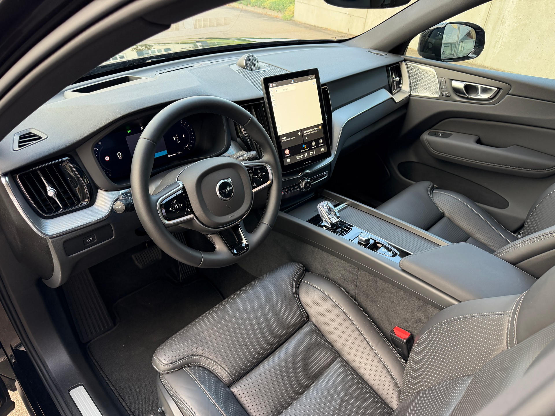 VOLVO XC60 B5 Benzin Mild Hybrid AWD Plus Dark Geartronic-image-9