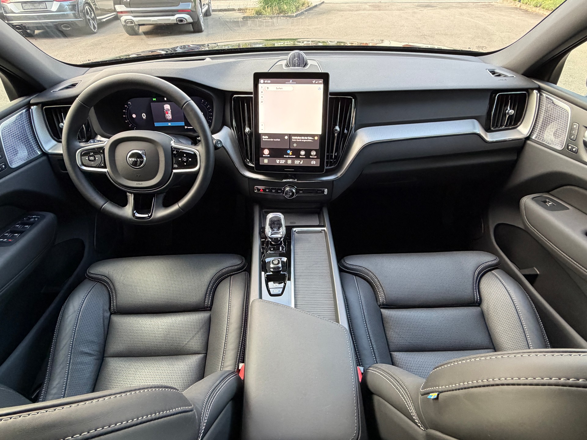 VOLVO XC60 B5 Benzin Mild Hybrid AWD Plus Dark Geartronic-image-15