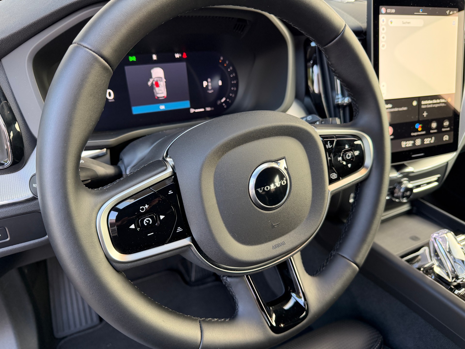 VOLVO XC60 B5 Benzin Mild Hybrid AWD Plus Dark Geartronic-image-25