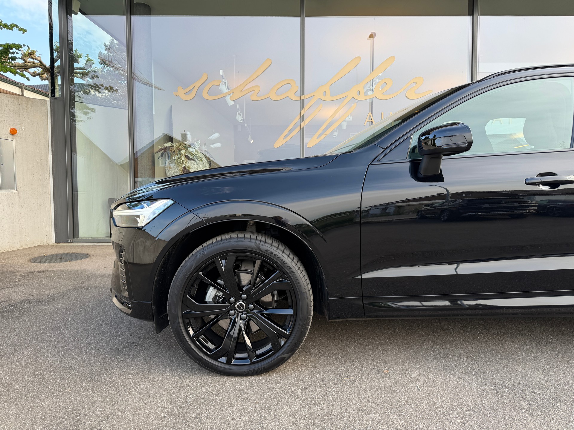 VOLVO XC60 B5 Benzin Mild Hybrid AWD Plus Dark Geartronic-image-4