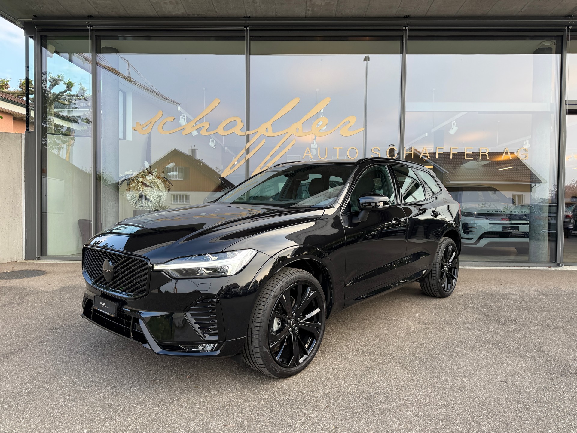 VOLVO XC60 B5 Benzin Mild Hybrid AWD Plus Dark Geartronic-image-0
