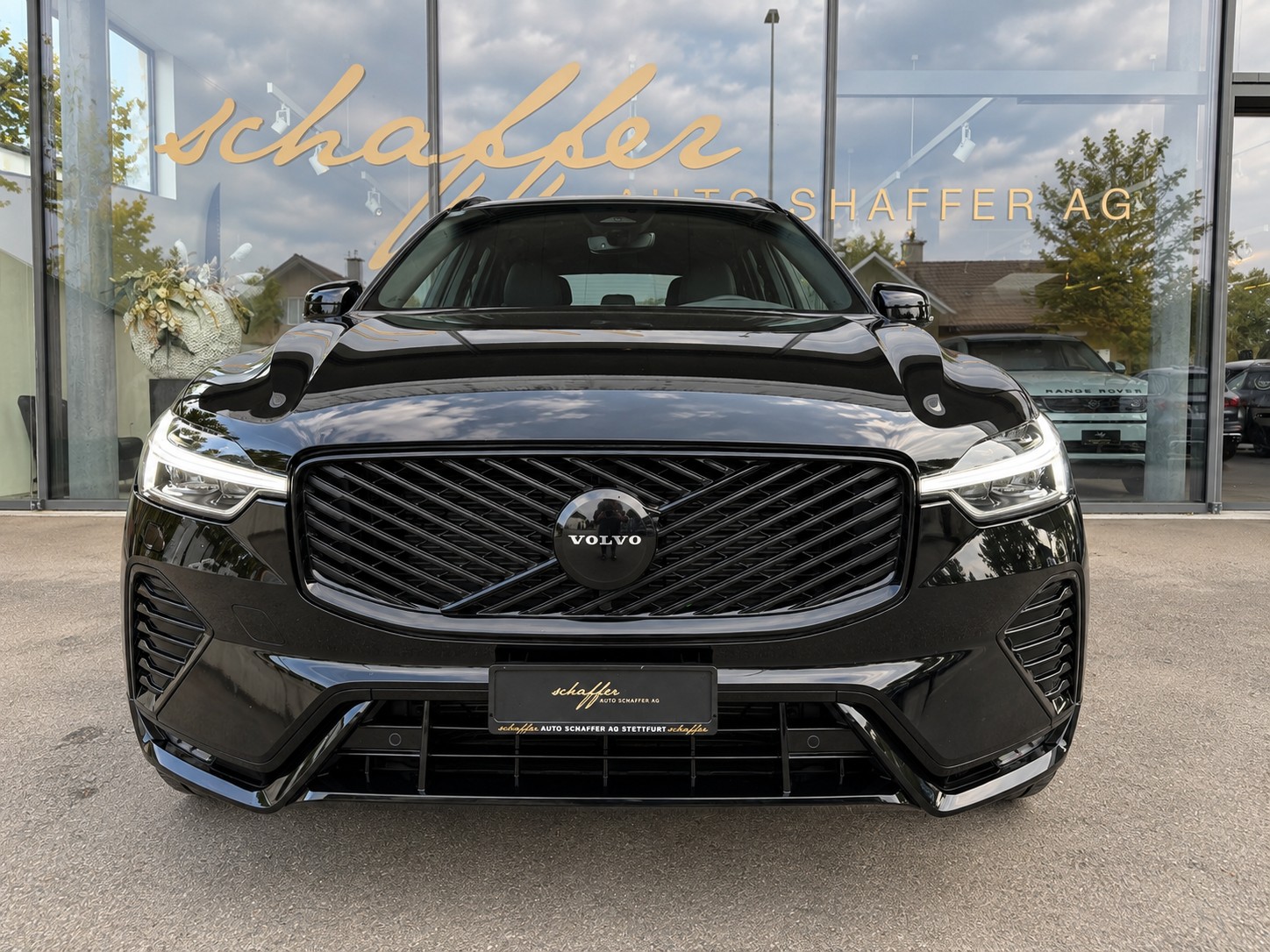 VOLVO XC60 B5 Benzin Mild Hybrid AWD Plus Dark **Bowers & Wilkins Soundsystem**-showroom-element-2