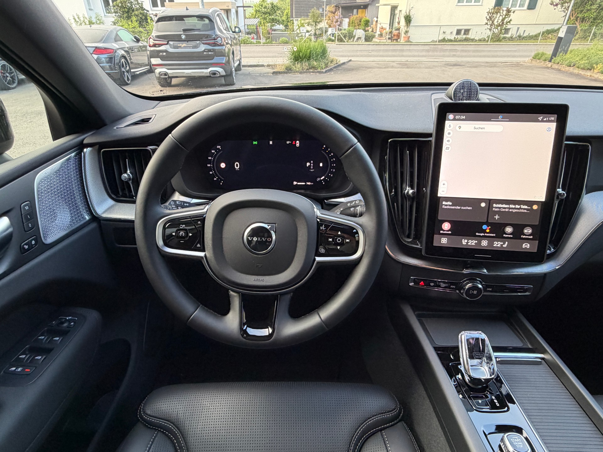 VOLVO XC60 B5 Benzin Mild Hybrid AWD Plus Dark Geartronic-image-16