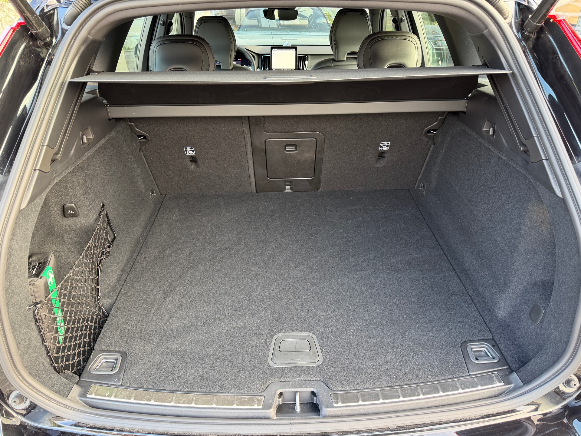 VOLVO XC60 B5 Benzin Mild Hybrid AWD Plus Dark Geartronic-image-24