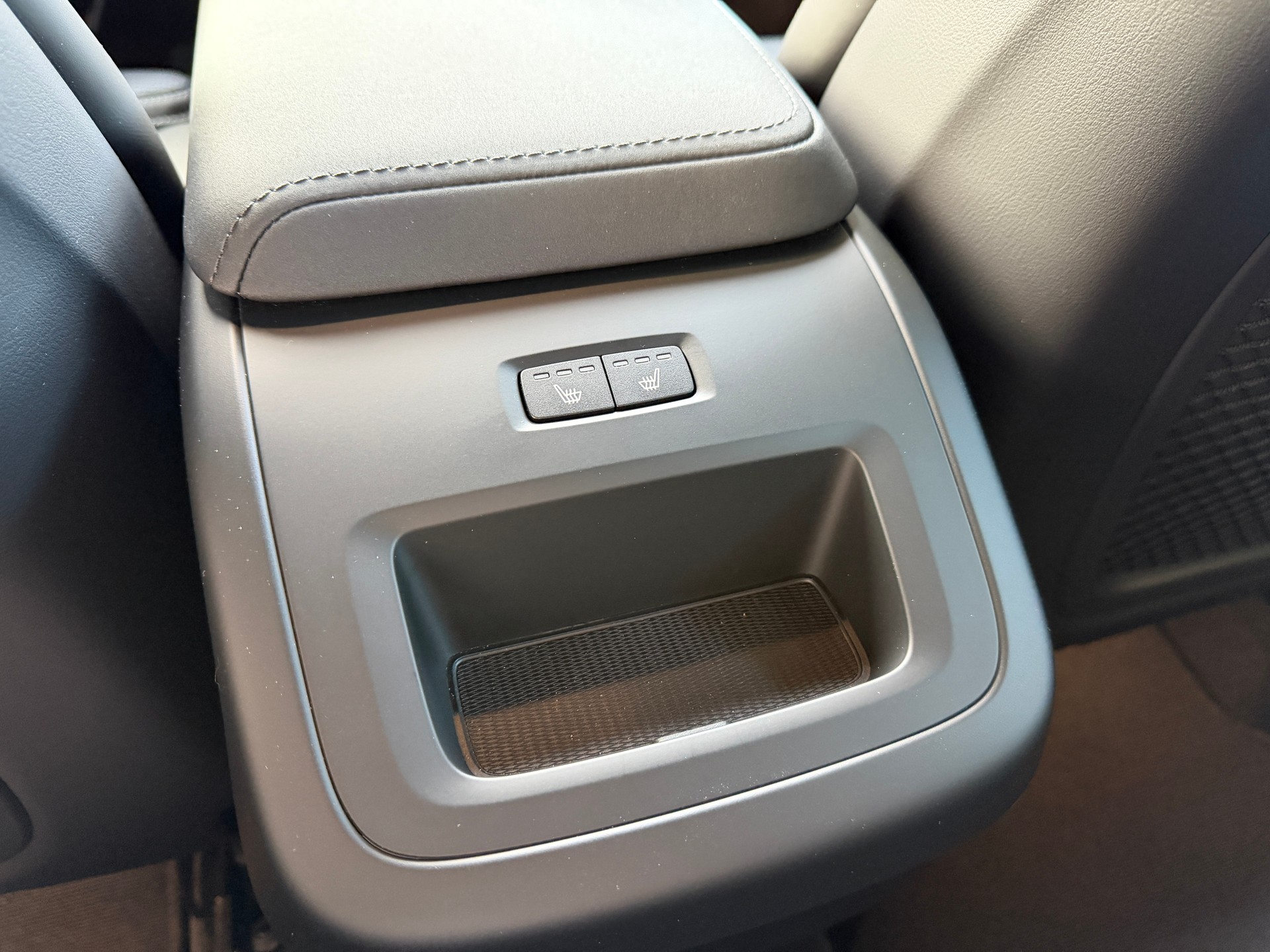 VOLVO XC60 B5 Benzin Mild Hybrid AWD Plus Dark Geartronic-image-14