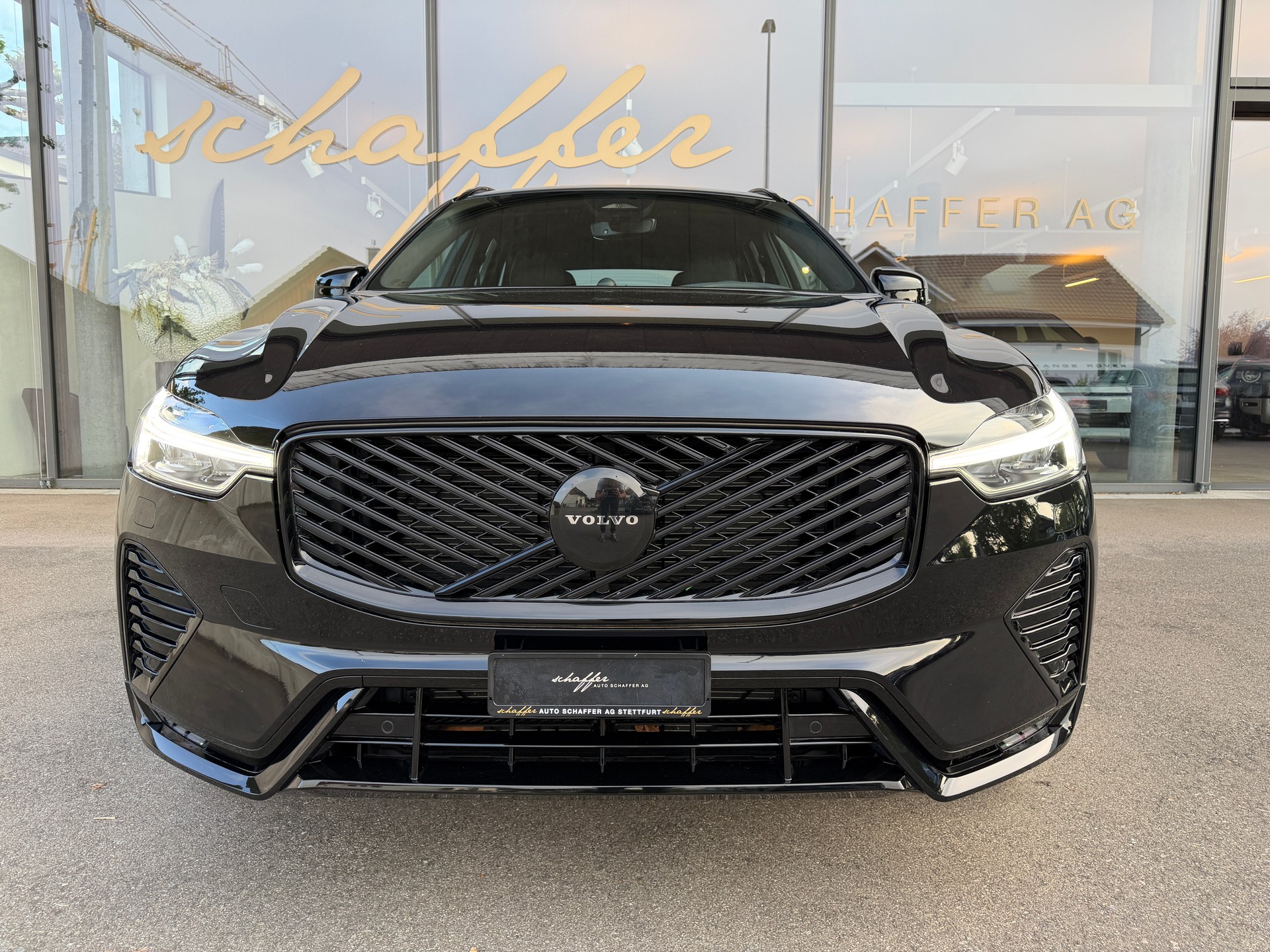 VOLVO XC60 B5 Benzin Mild Hybrid AWD Plus Dark Geartronic-image-2