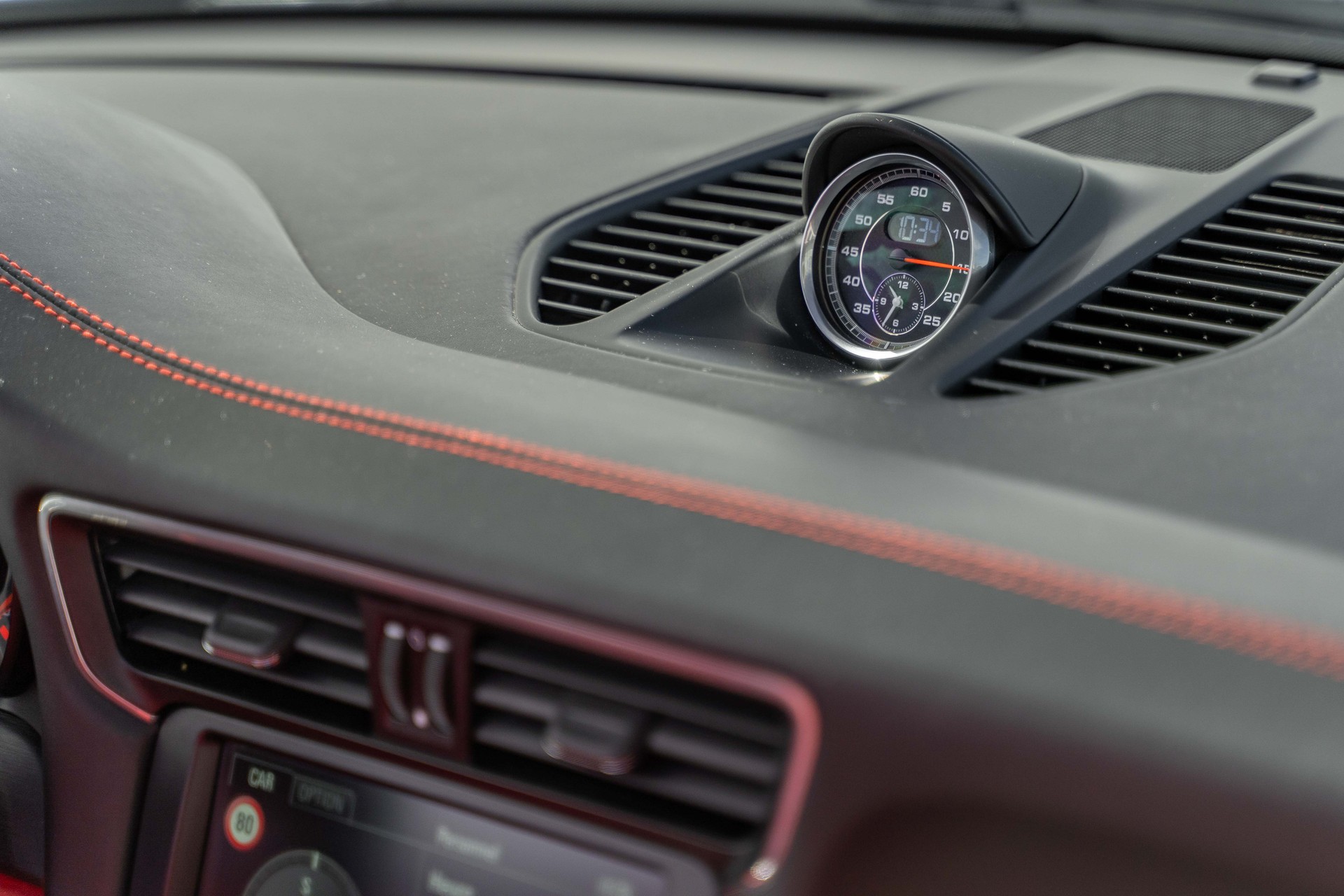 PORSCHE 911 Cabrio Carrera 4 GTS-image-12