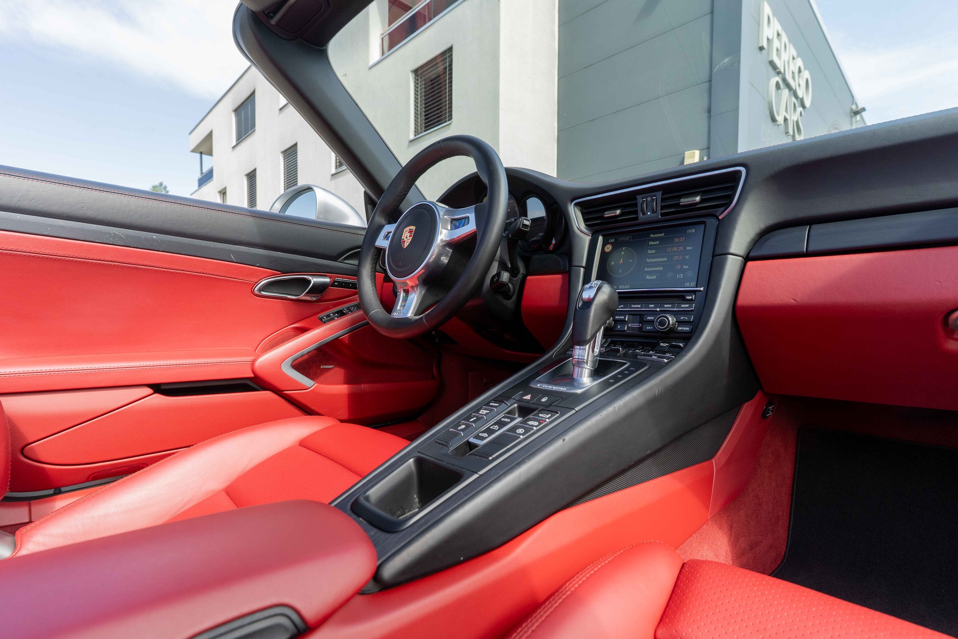 PORSCHE 911 Cabrio Carrera 4 GTS-image-11