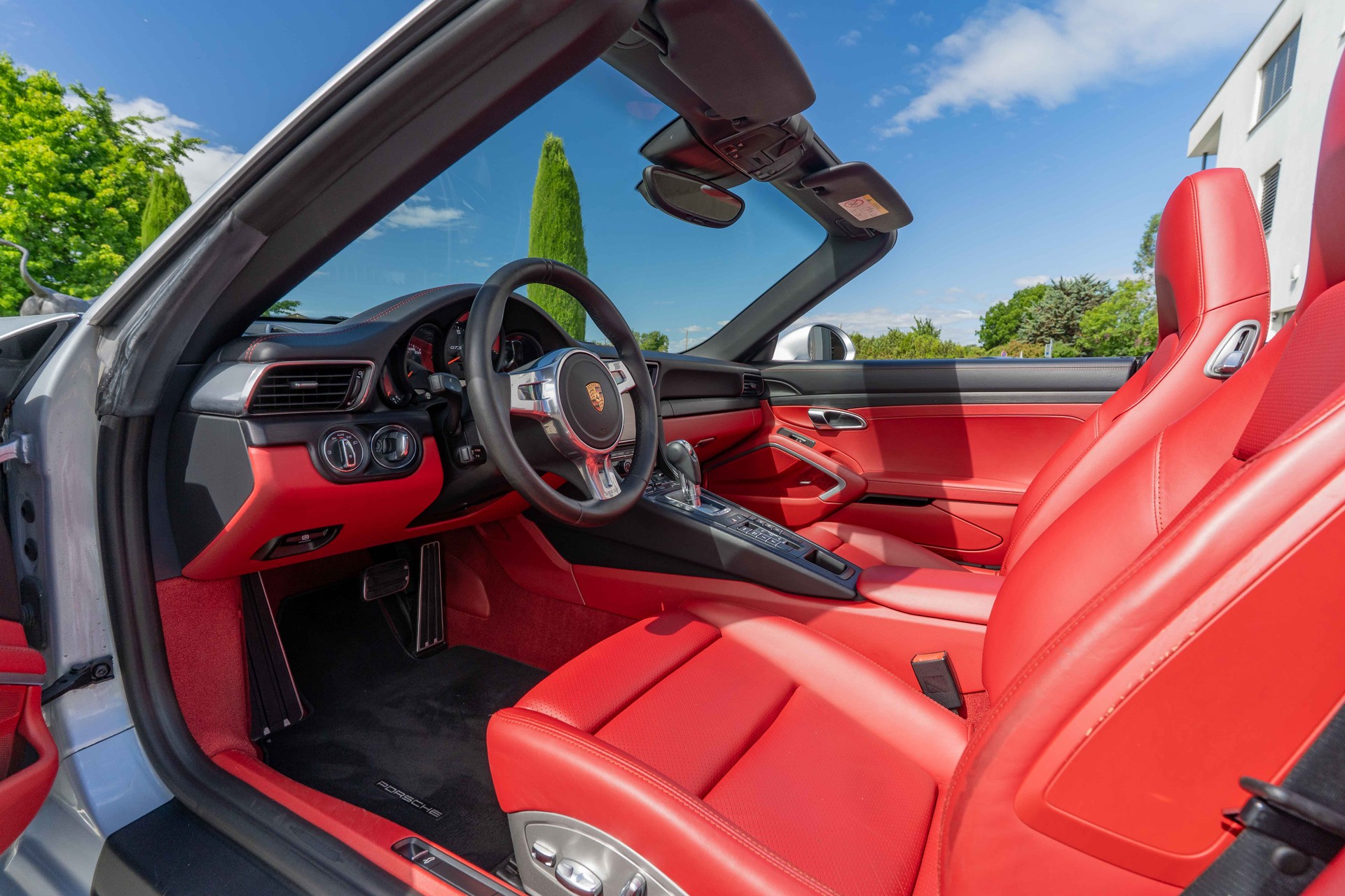 PORSCHE 911 Cabrio Carrera 4 GTS-image-8
