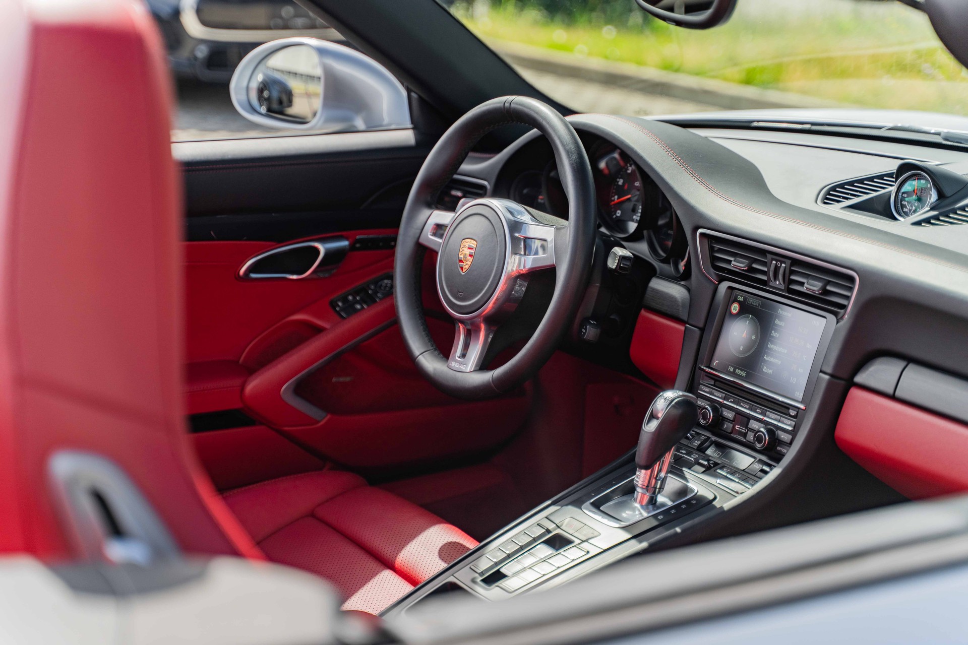 PORSCHE 911 Cabrio Carrera 4 GTS-image-9