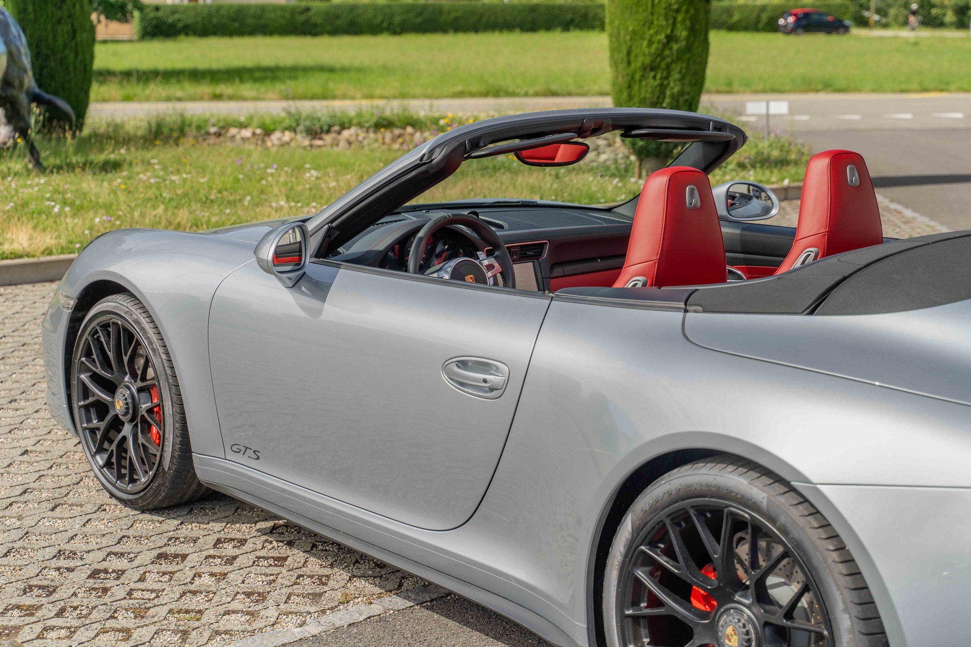 PORSCHE 911 Cabrio Carrera 4 GTS-image-13