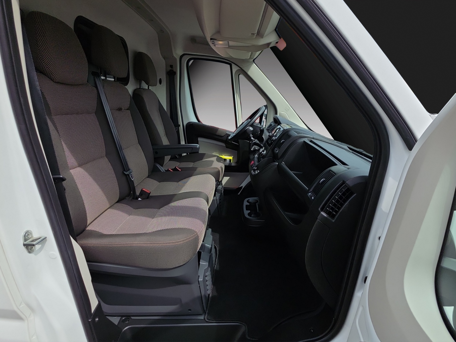 CITROEN Jumper 35+ 2.2 BlueHDi 165 Club L3H2-image-15