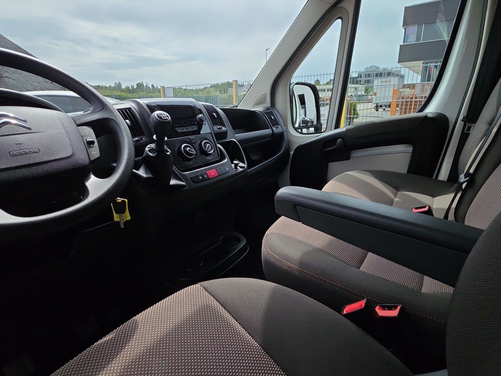 CITROEN Jumper 35+ 2.2 BlueHDi 165 Club L3H2-image-11