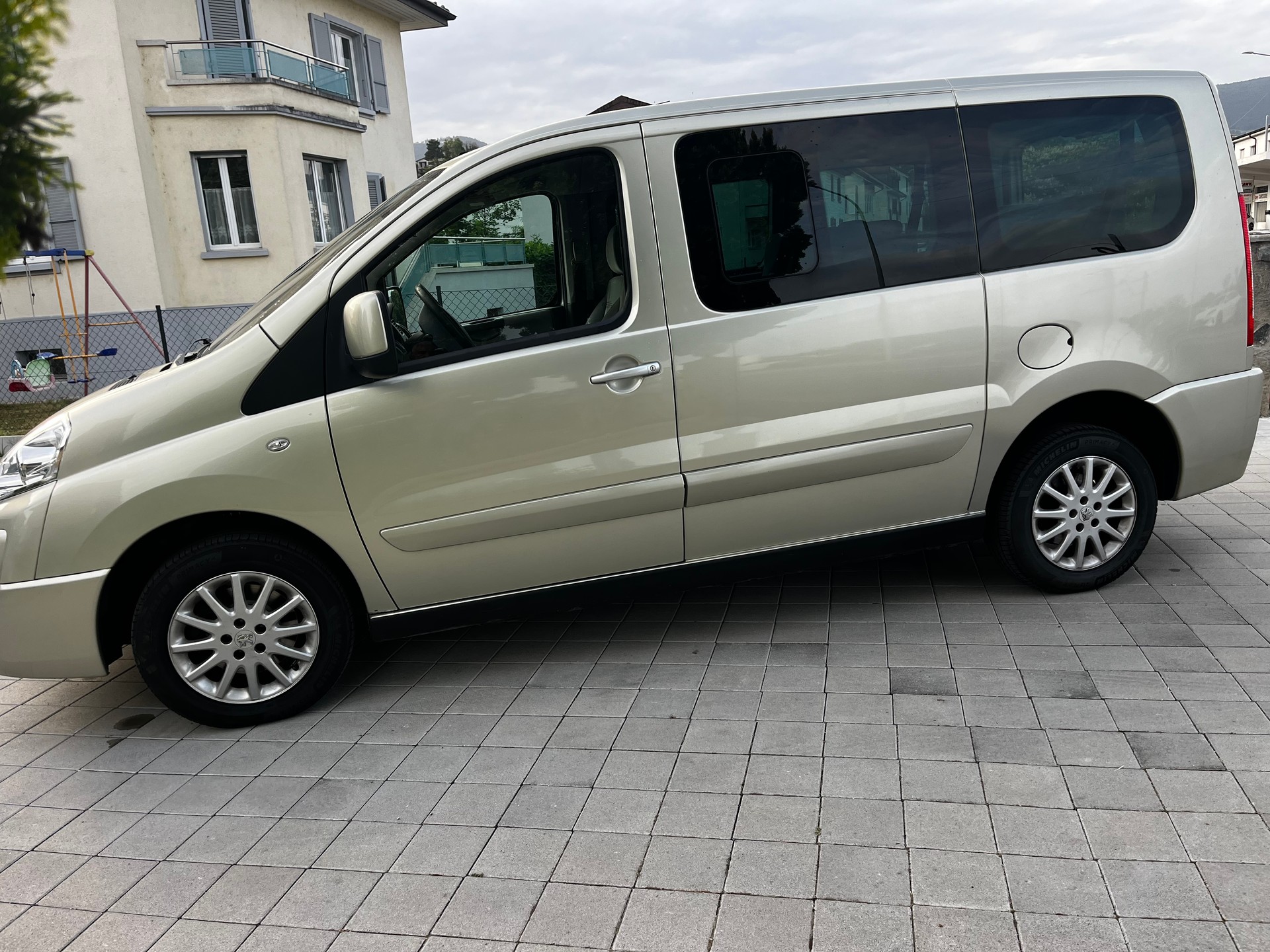 PEUGEOT Expert Tepee 2.0 HDi Confort L1-image-2