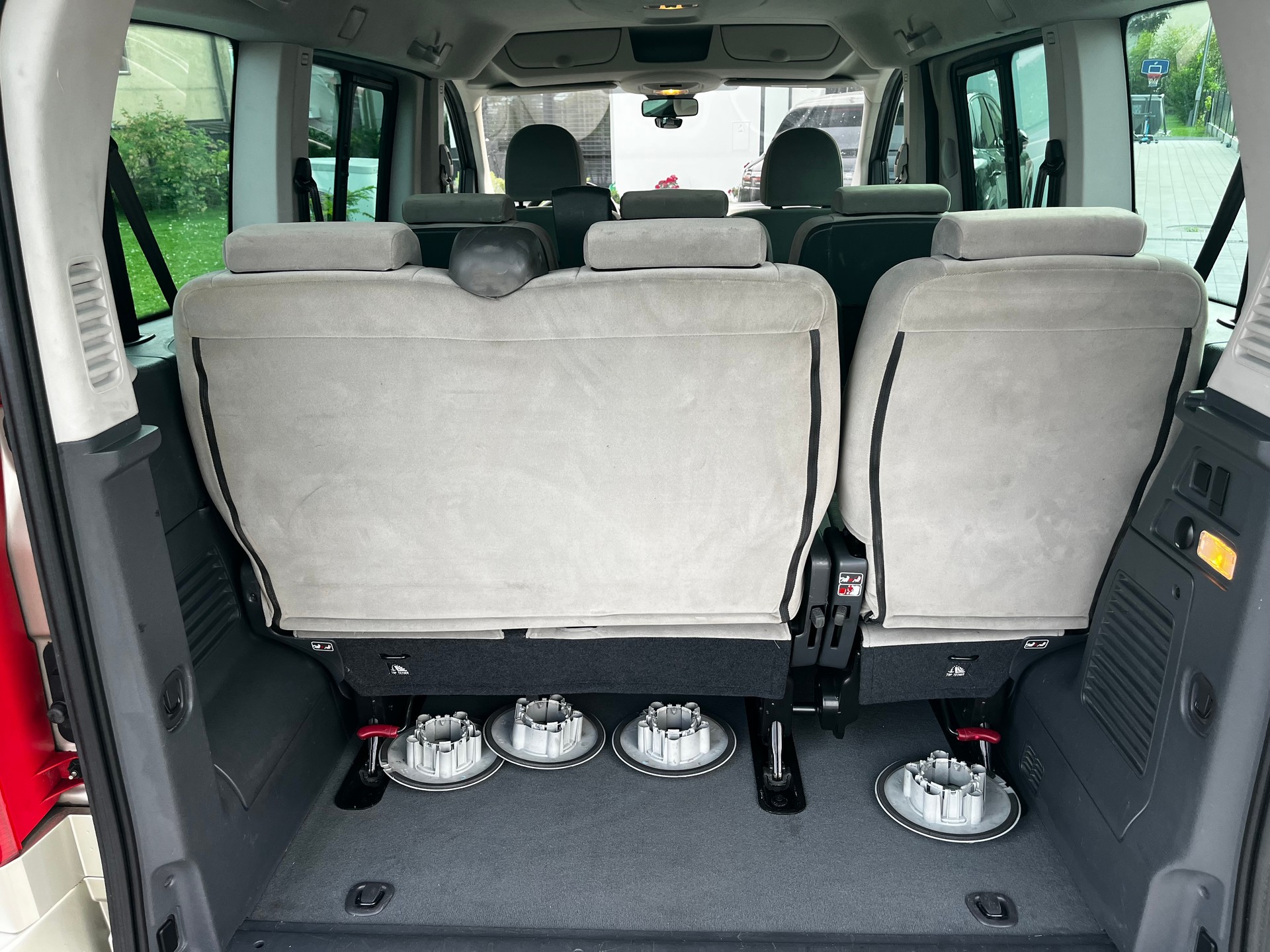 PEUGEOT Expert Tepee 2.0 HDi Confort L1-image-10