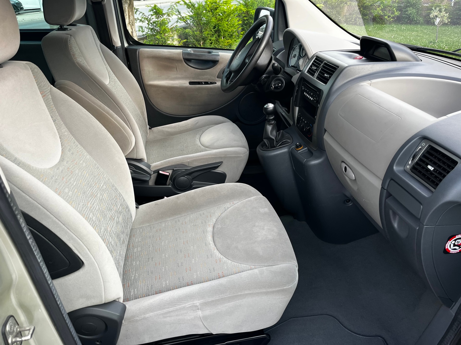 PEUGEOT Expert Tepee 2.0 HDi Confort L1-image-8