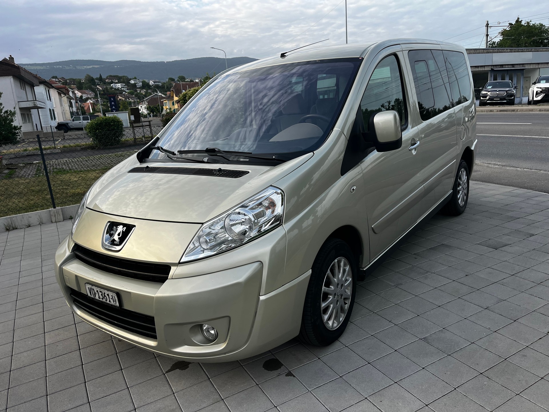 PEUGEOT Expert Tepee 2.0 HDi Confort L1-image-1